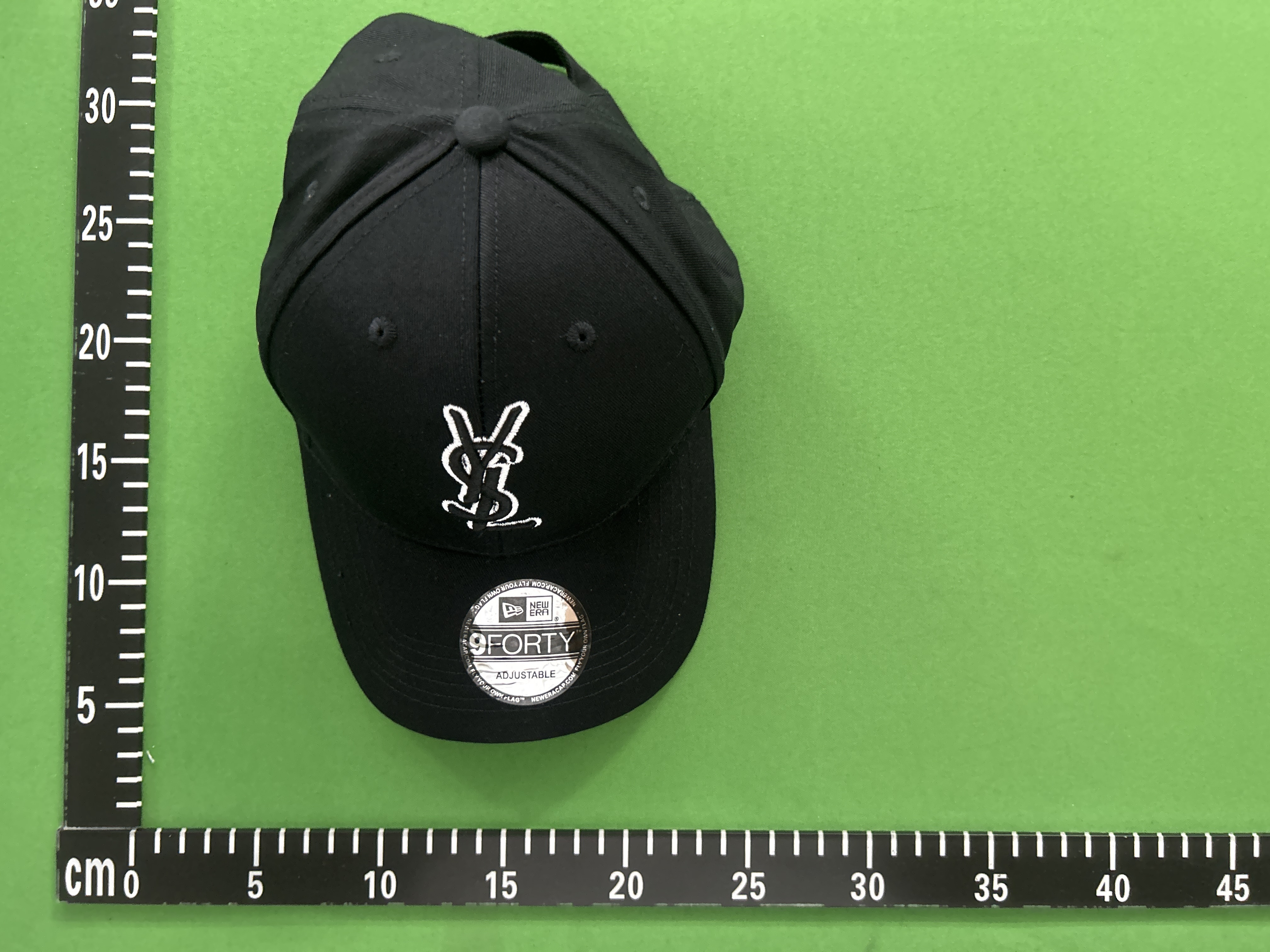 Foto QC 4 de Saint Laurent YSL Logo Cap Black Gold