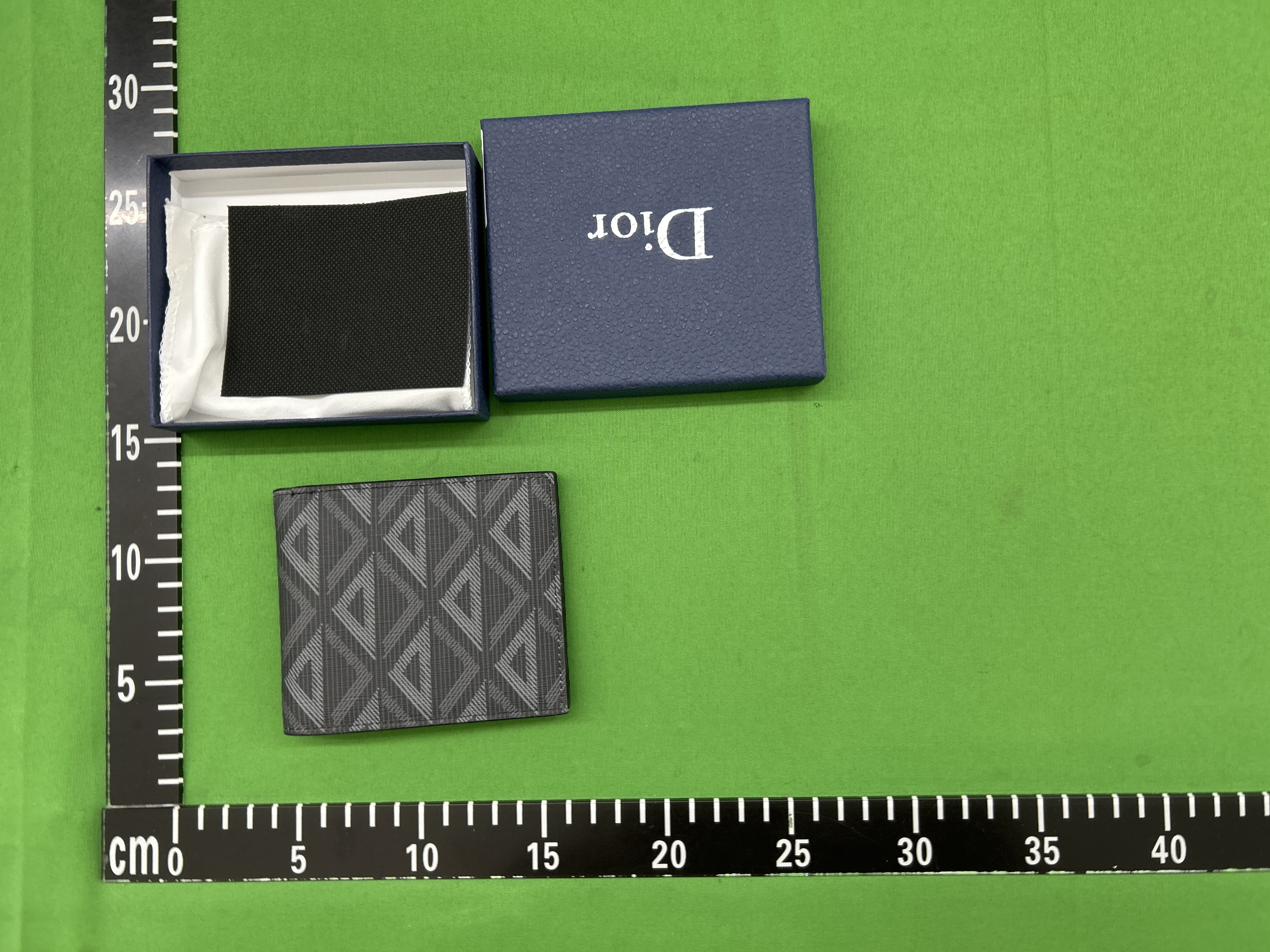 Foto QC 2 de Dior CD Diamond Bifold Wallet Canvas Dior Gray