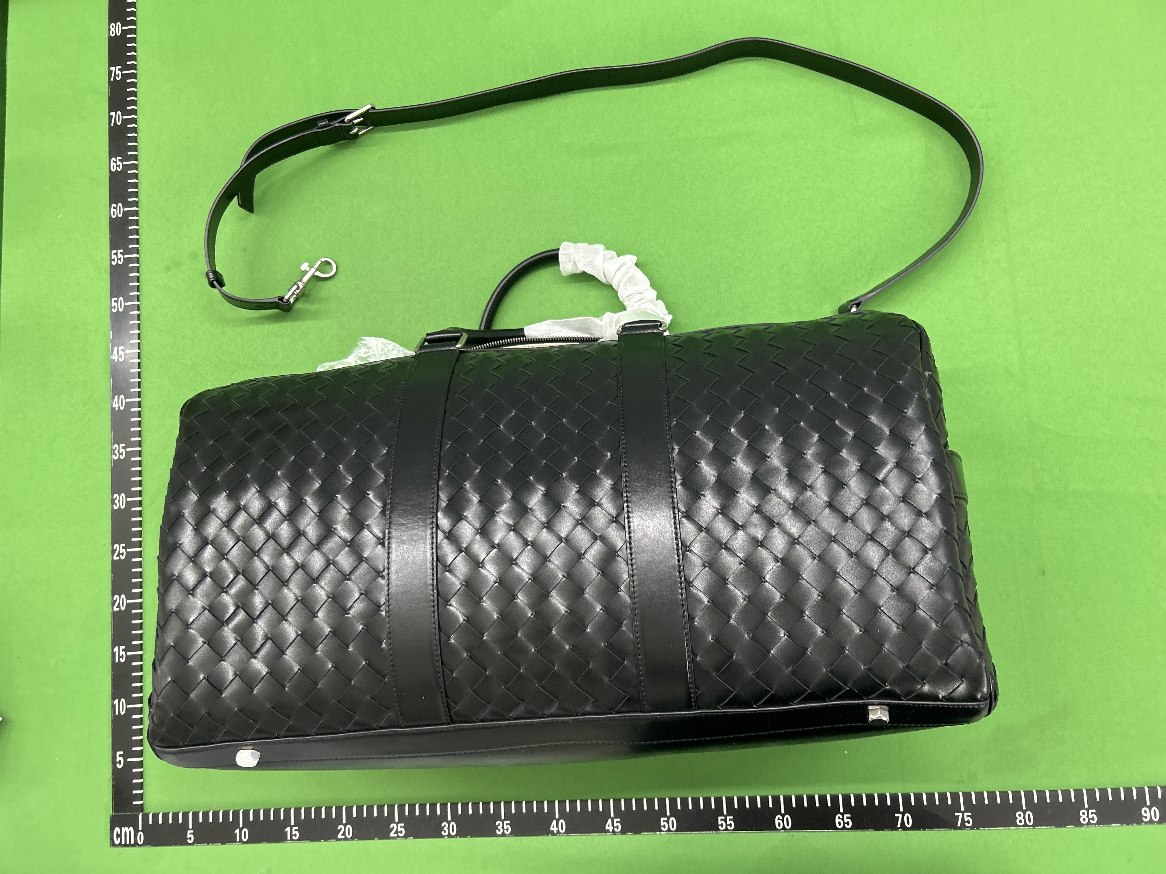 Foto QC 6 de Bottega Veneta Intrecciato Duffle Bag Medium Black Leather