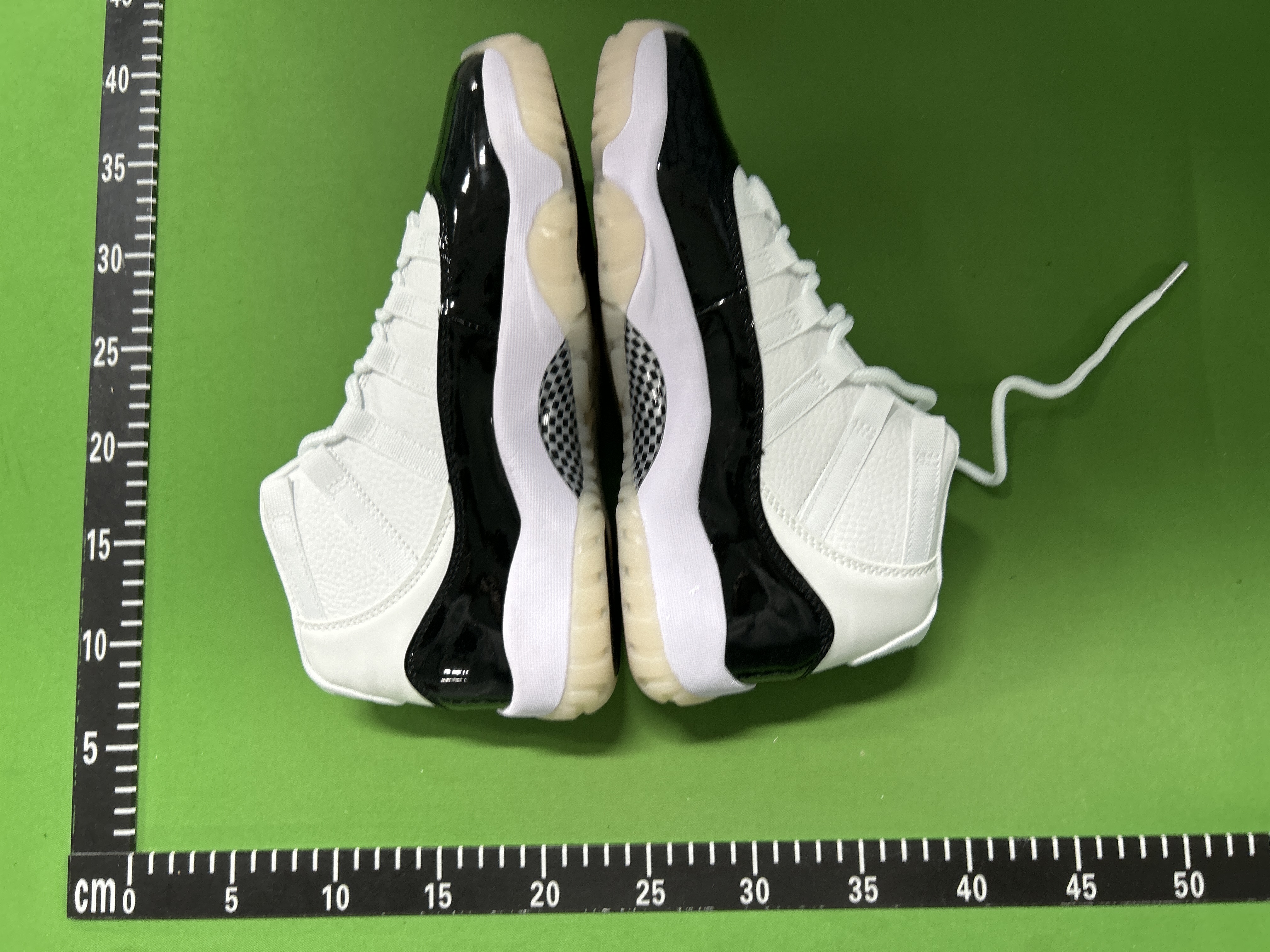 Foto QC 4 de Jordan 11 Retro Space Jam 378037-003
