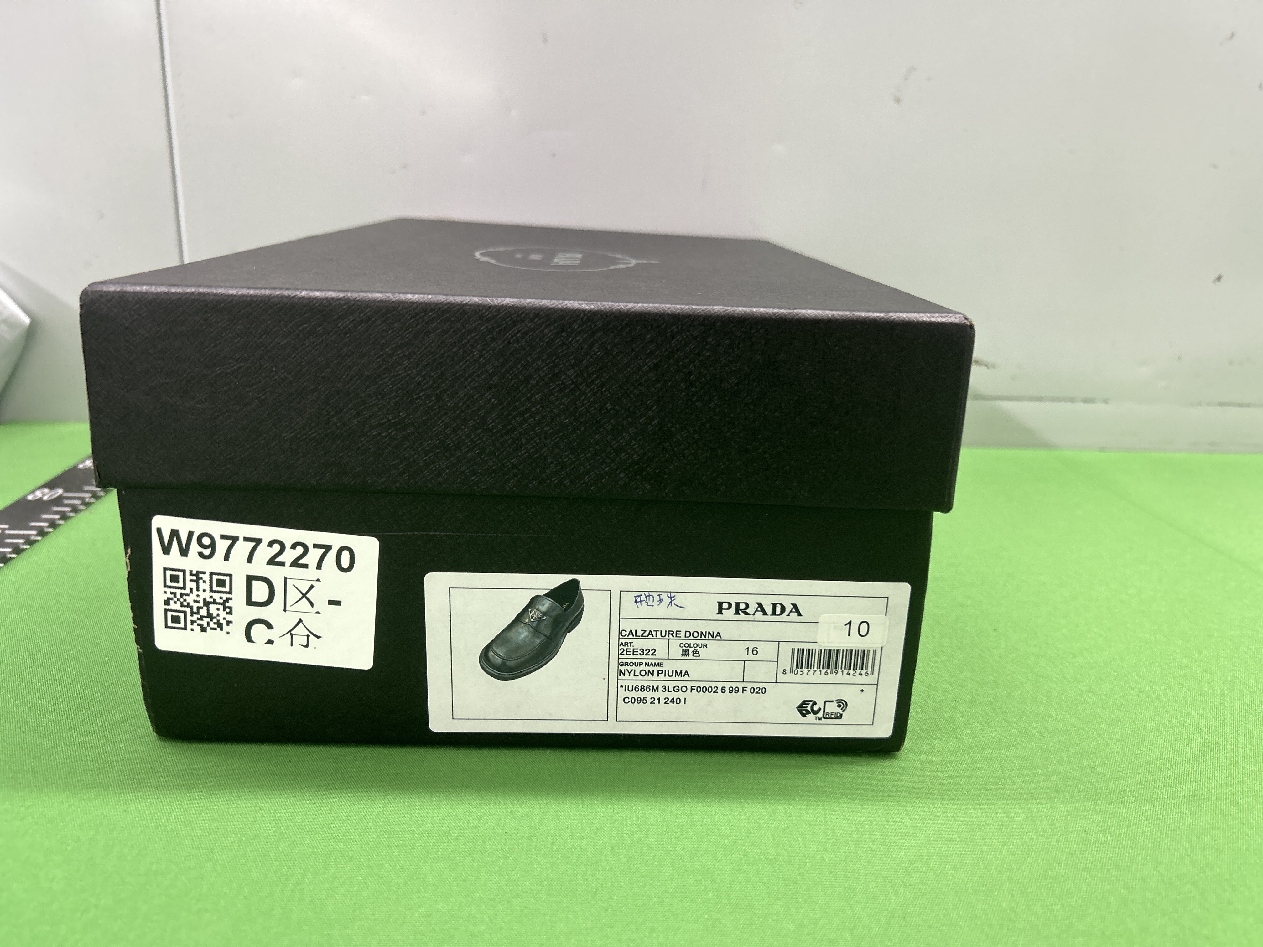 Foto QC 1 de Prada Chocolate Brushed Leather Loafers Triangle Logo Black