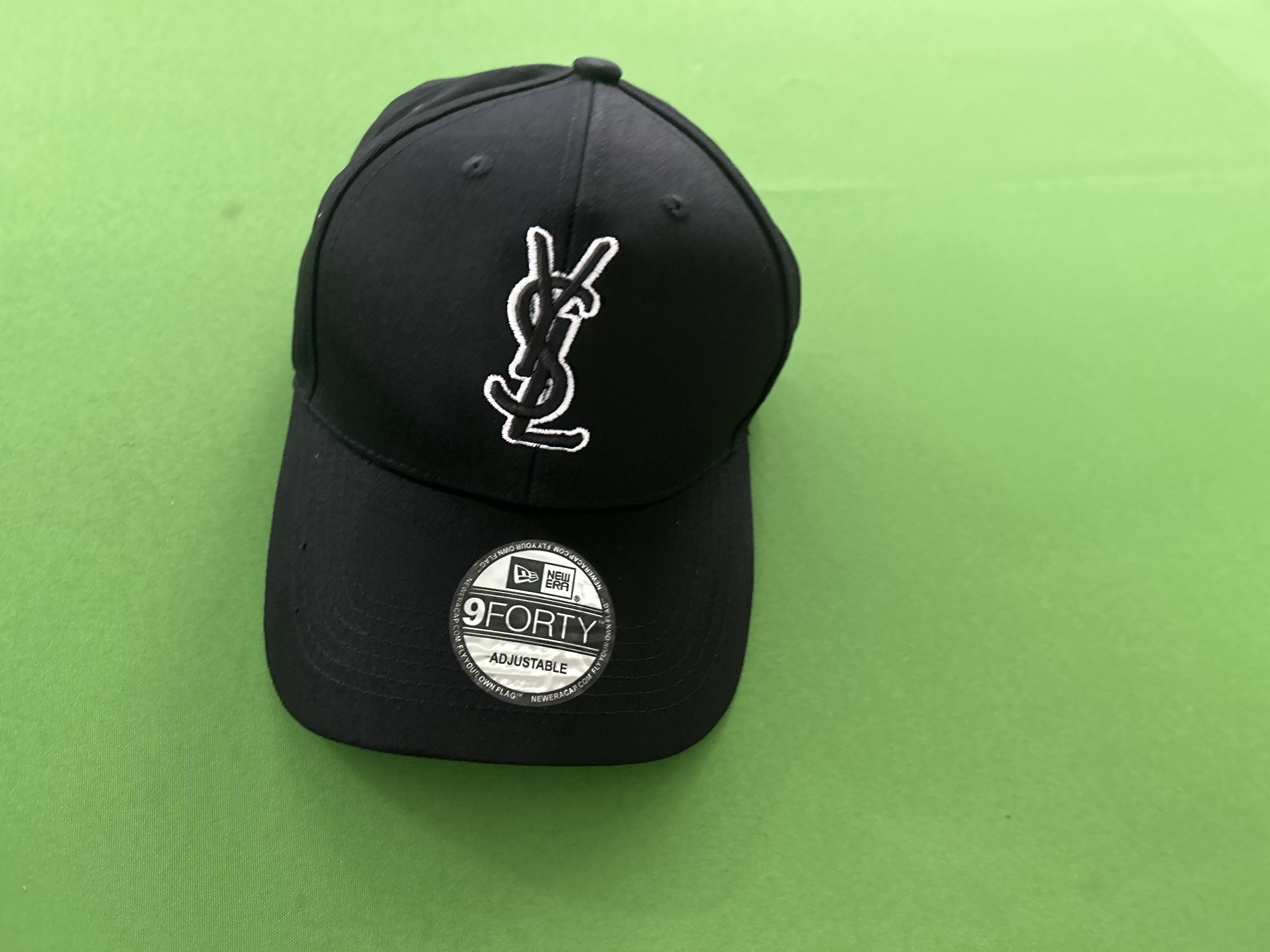 Foto QC 5 de Saint Laurent YSL Logo Cap Black Gold
