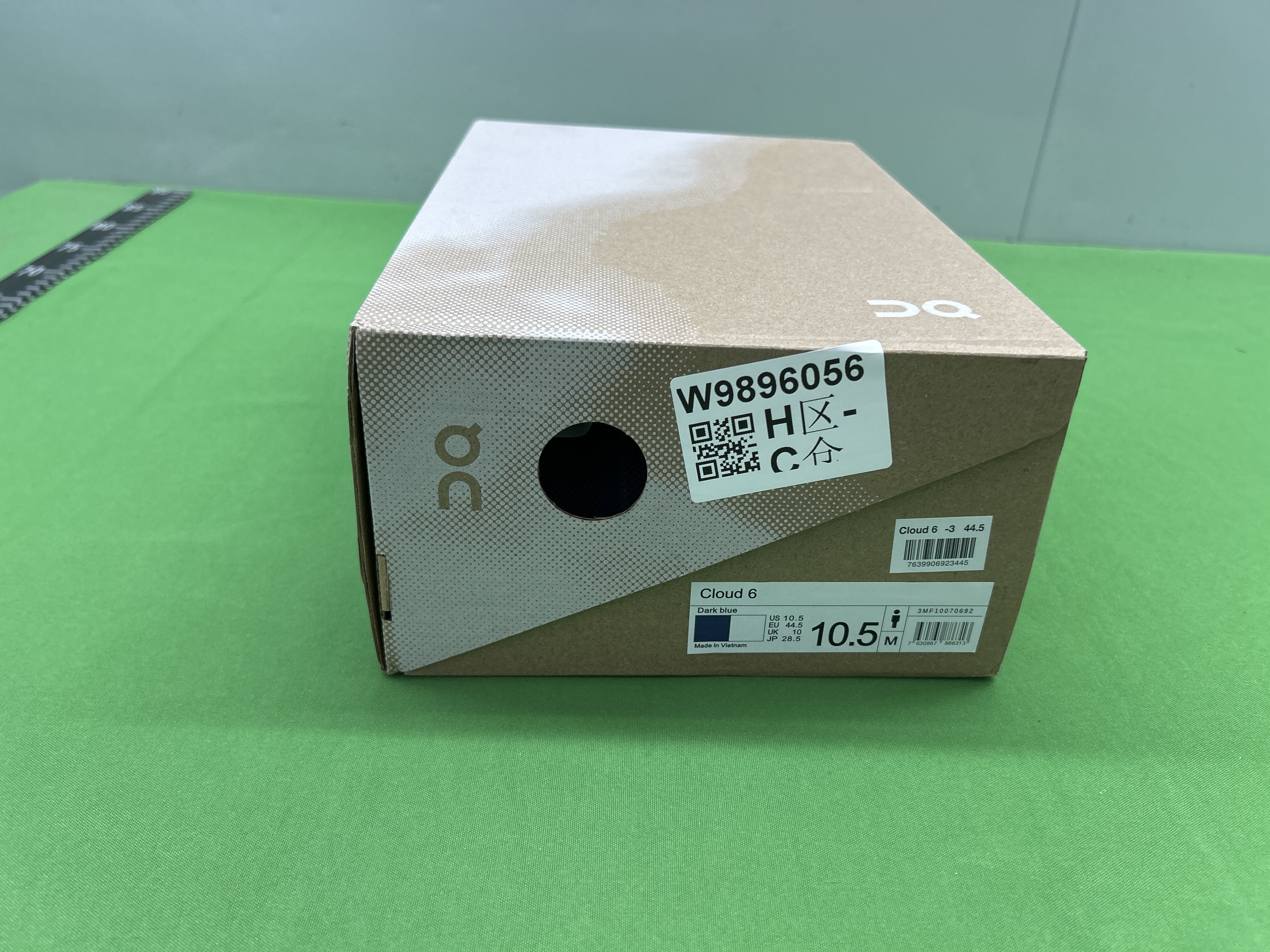 Foto QC 1 de On Cloud 6 Low Midnight White 3MF10070692
