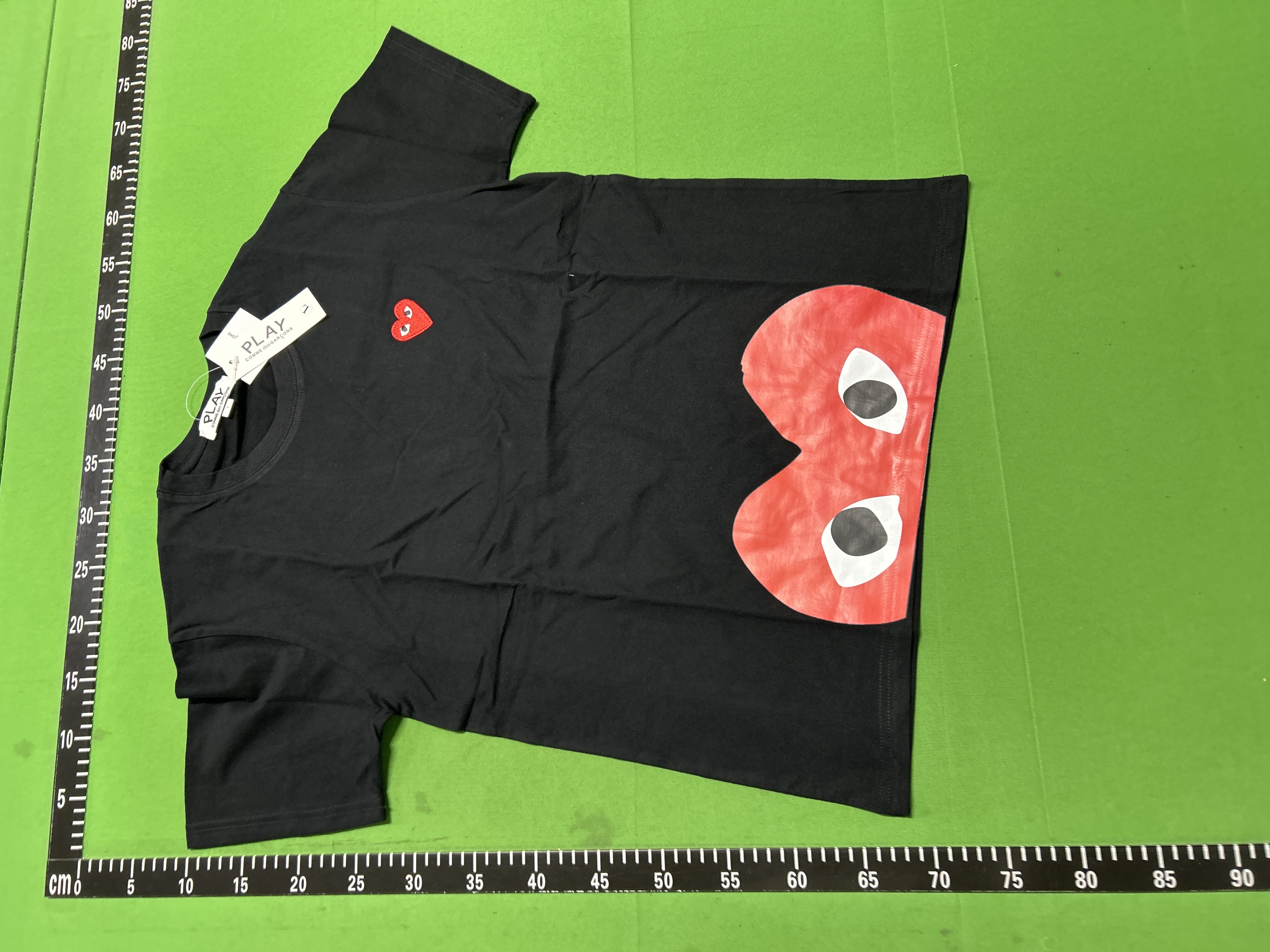 Foto QC 7 de Comme des Garçons PLAY T-shirt Small Black Heart and Large Black Hem Heart Grey