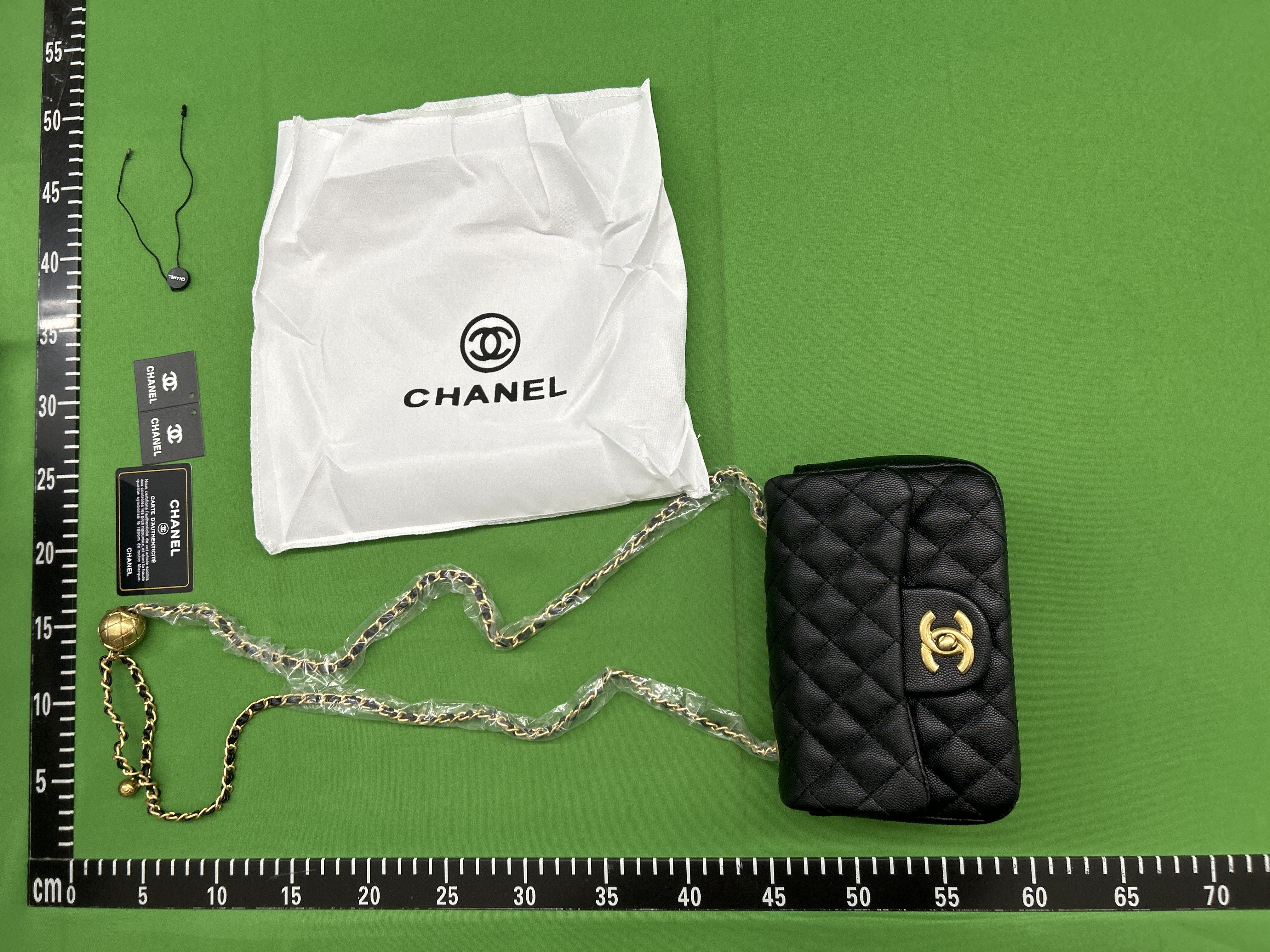Foto QC 7 de Chanel Pearl Crush Classic Flap Mini Black Caviar