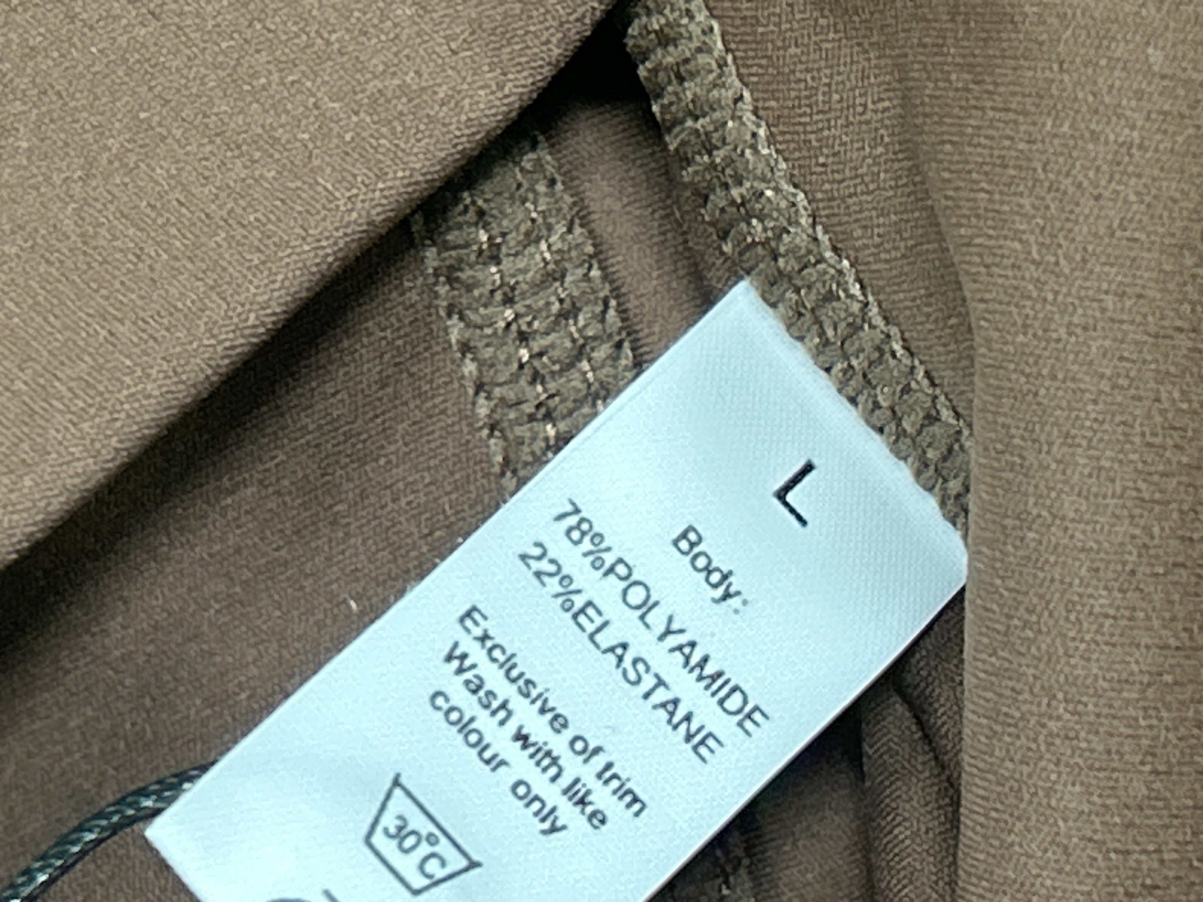 Foto QC 8 de Alo Bra One-Shoulder Brown