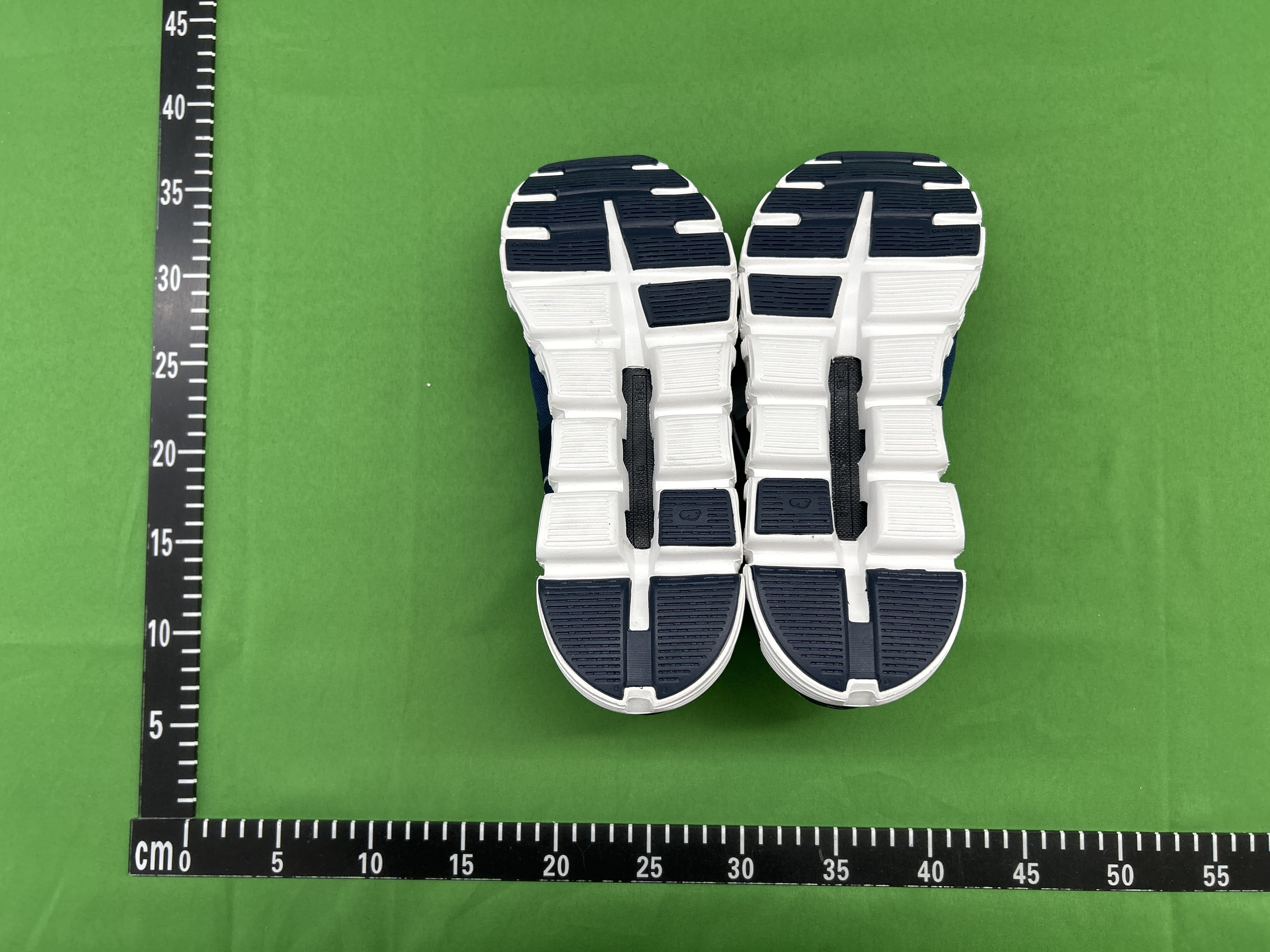 Foto QC 6 de On Cloud 6 Low Midnight White 3MF10070692
