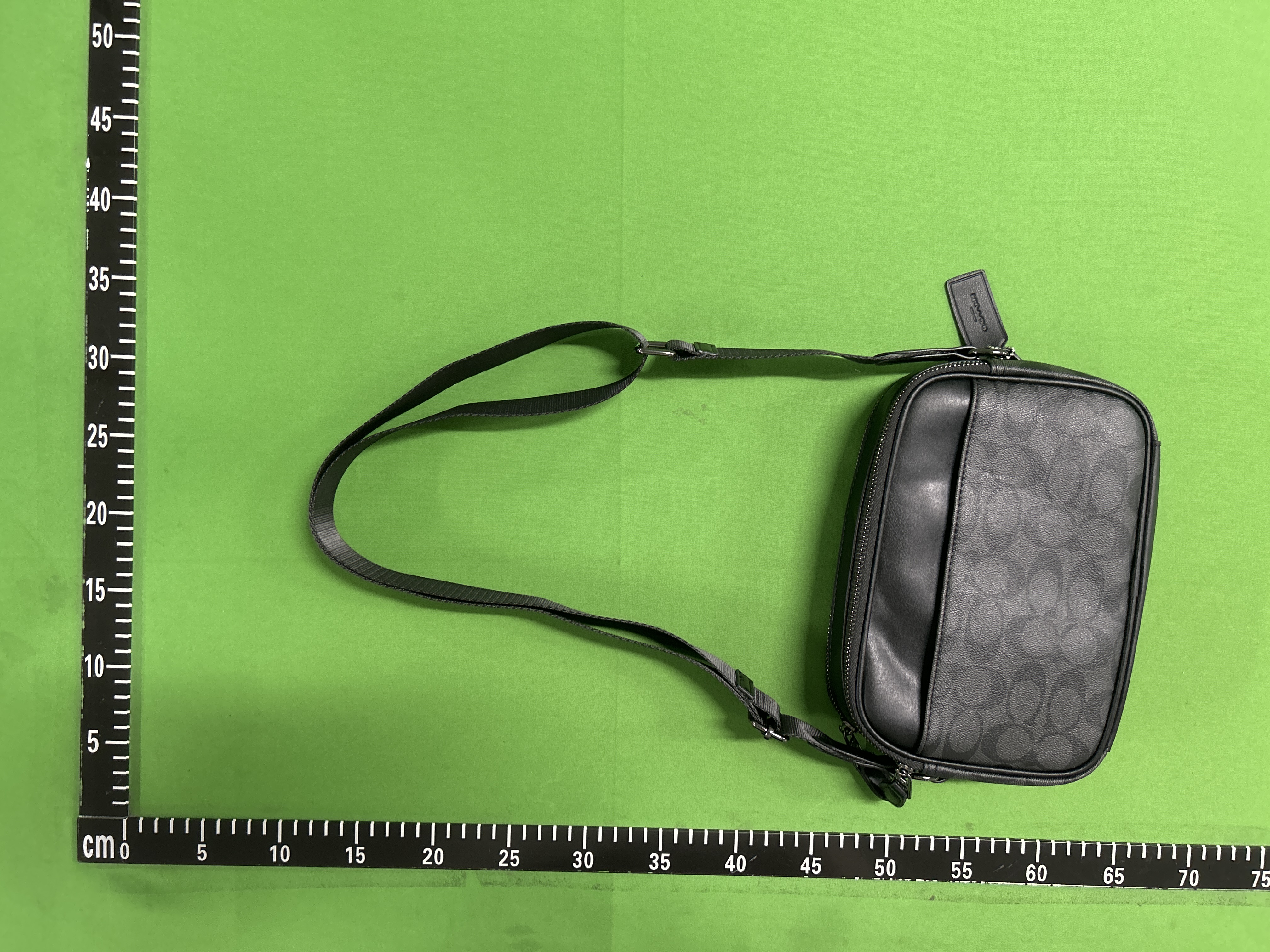 Foto QC 3 de Coach Graham Crossbody Charcoal Signature Canvas