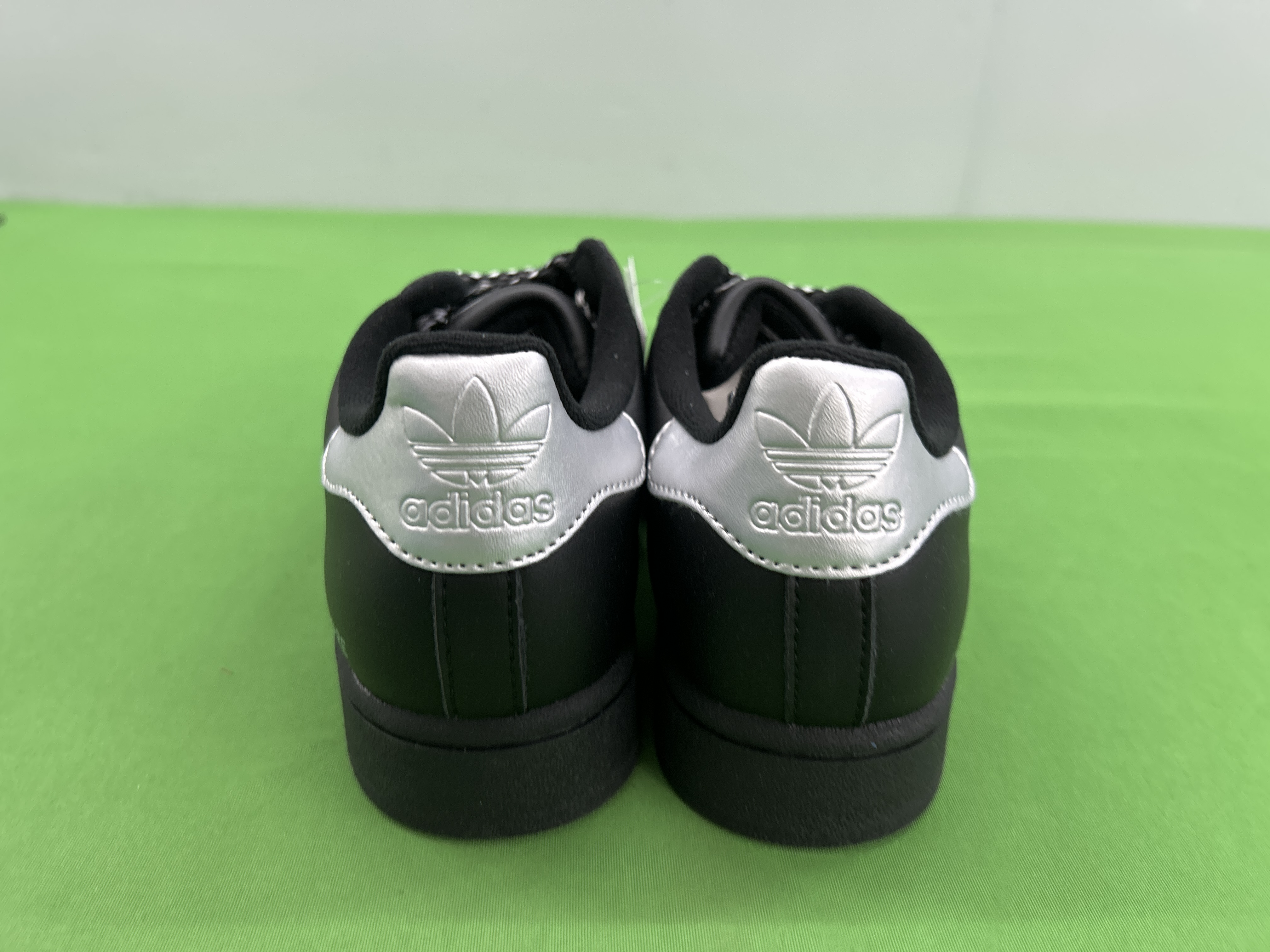 Foto QC 2 de adidas Superstar II Low London Better Scarlet JQ3224