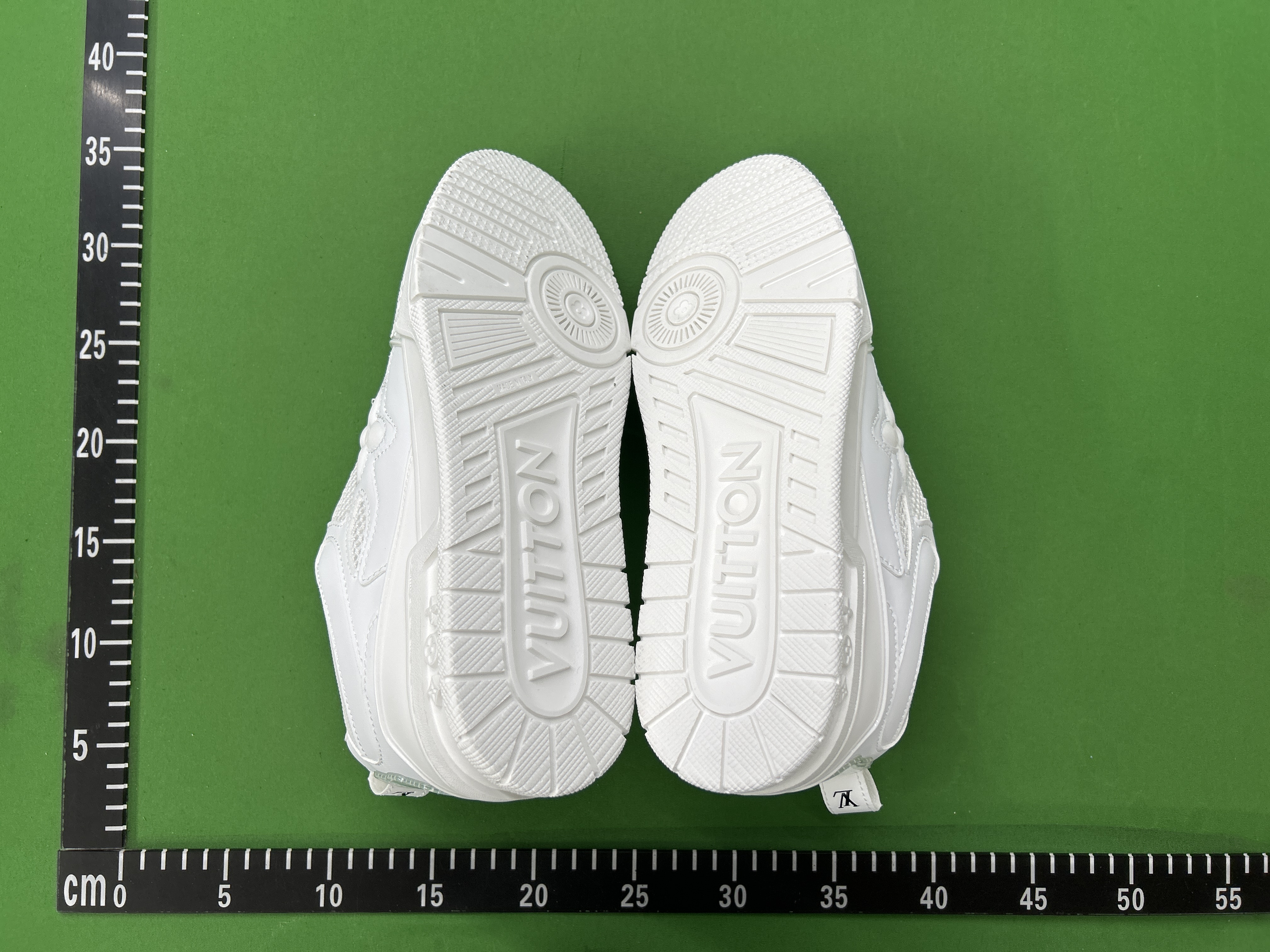 Foto QC 8 de Louis Vuitton LV Skate Sneaker Black White