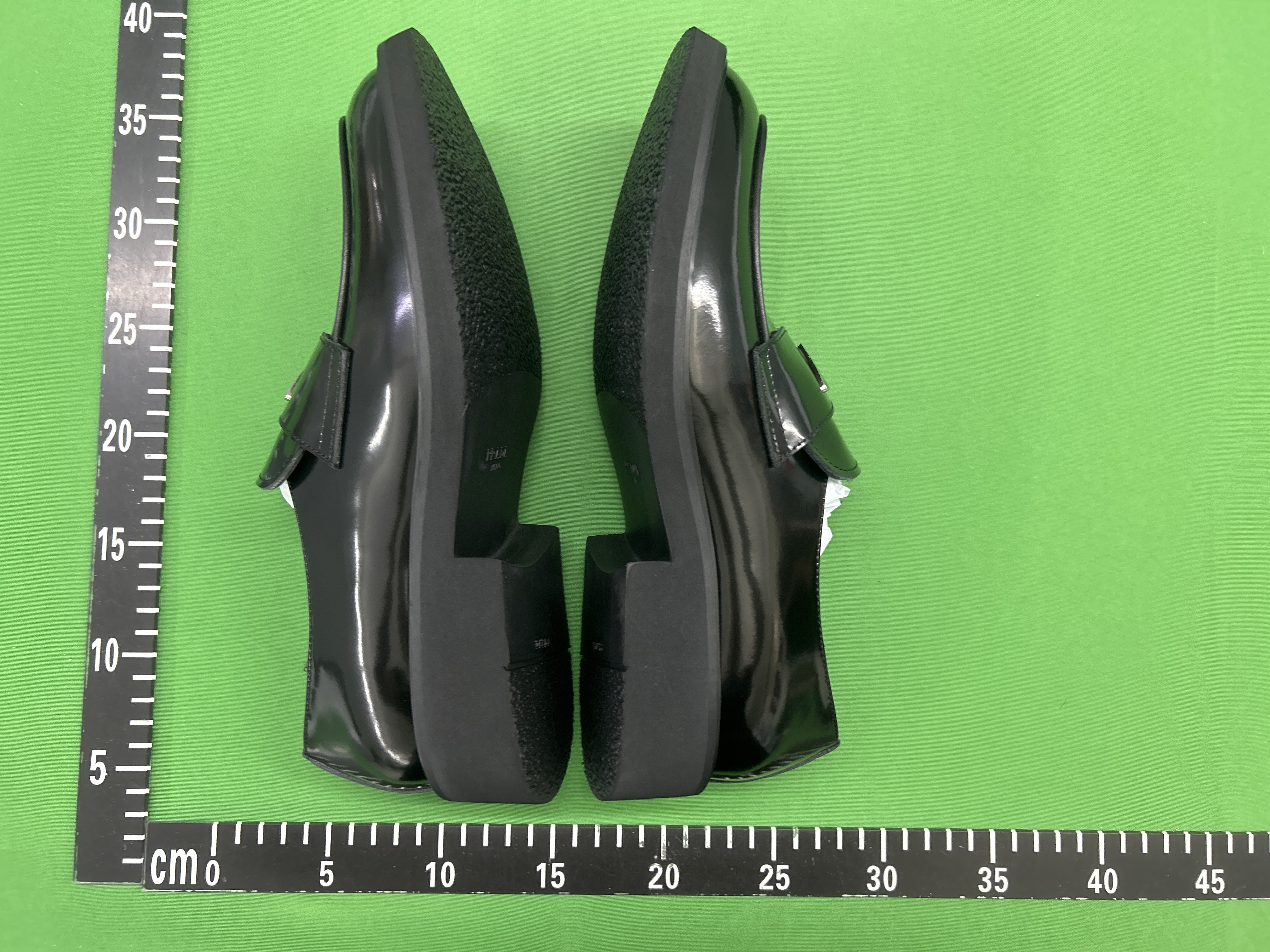 Foto QC 5 de Prada Chocolate Brushed Leather Loafers Triangle Logo Black