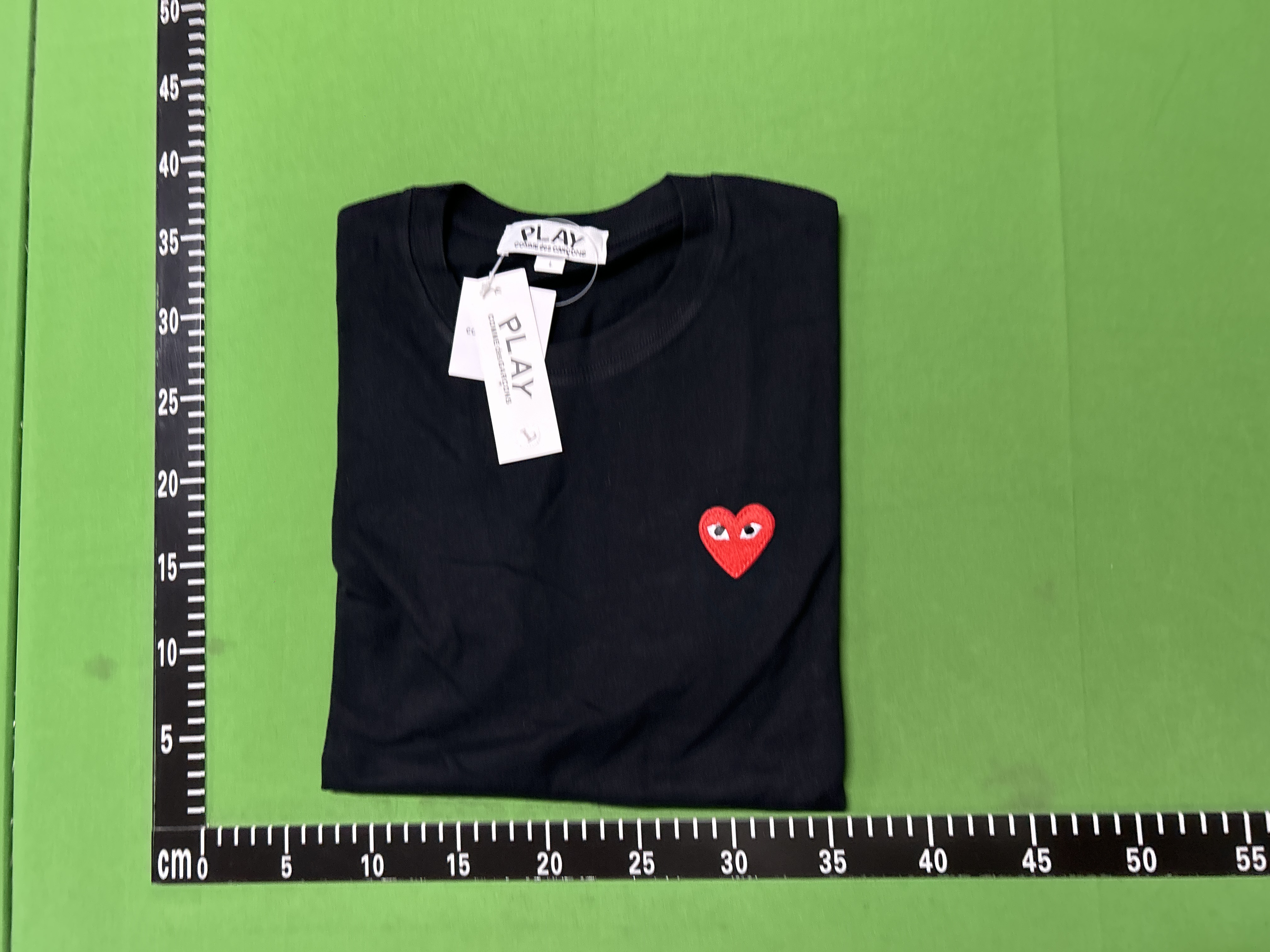Foto QC 5 de Comme des Garçons PLAY T-shirt Small Black Heart and Large Black Hem Heart Grey