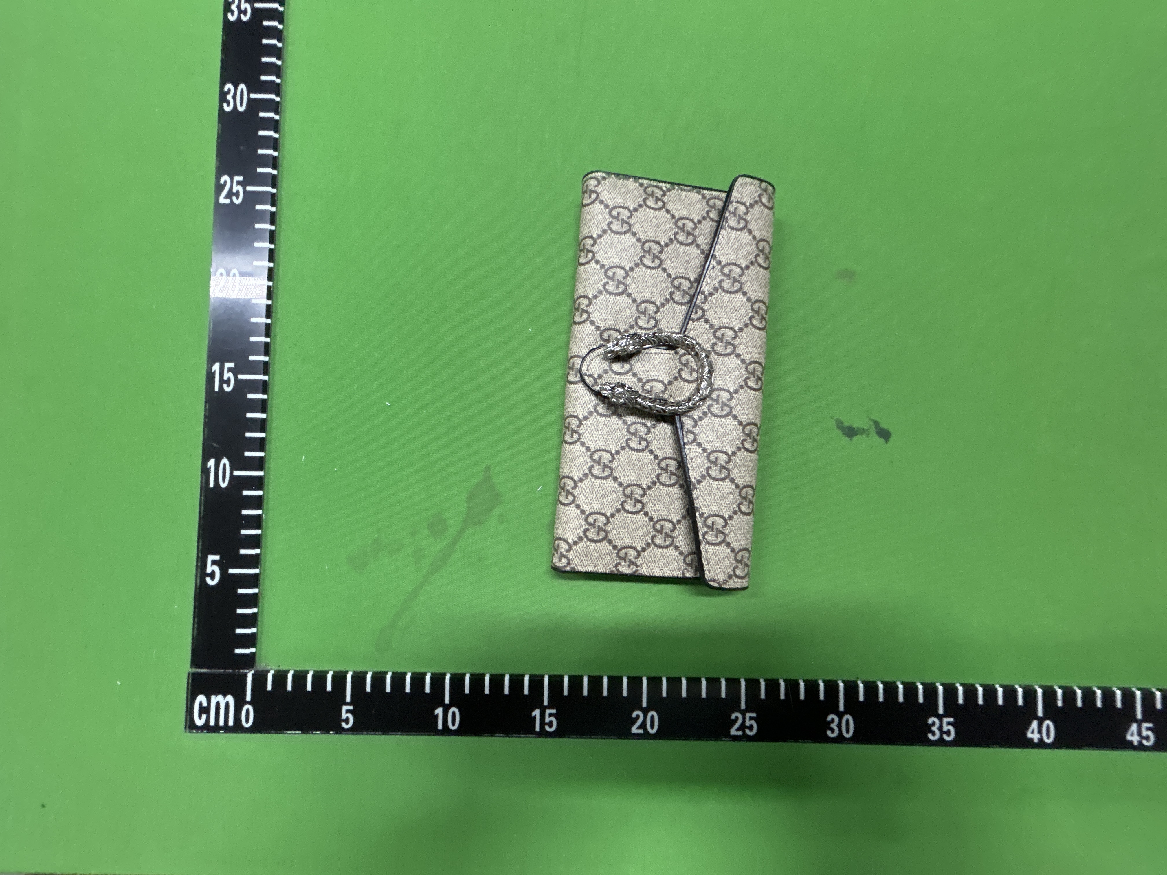 Foto QC 2 de Saint Laurent Cassandre Large Flap Wallet Matelassé Grain de Poudre Black