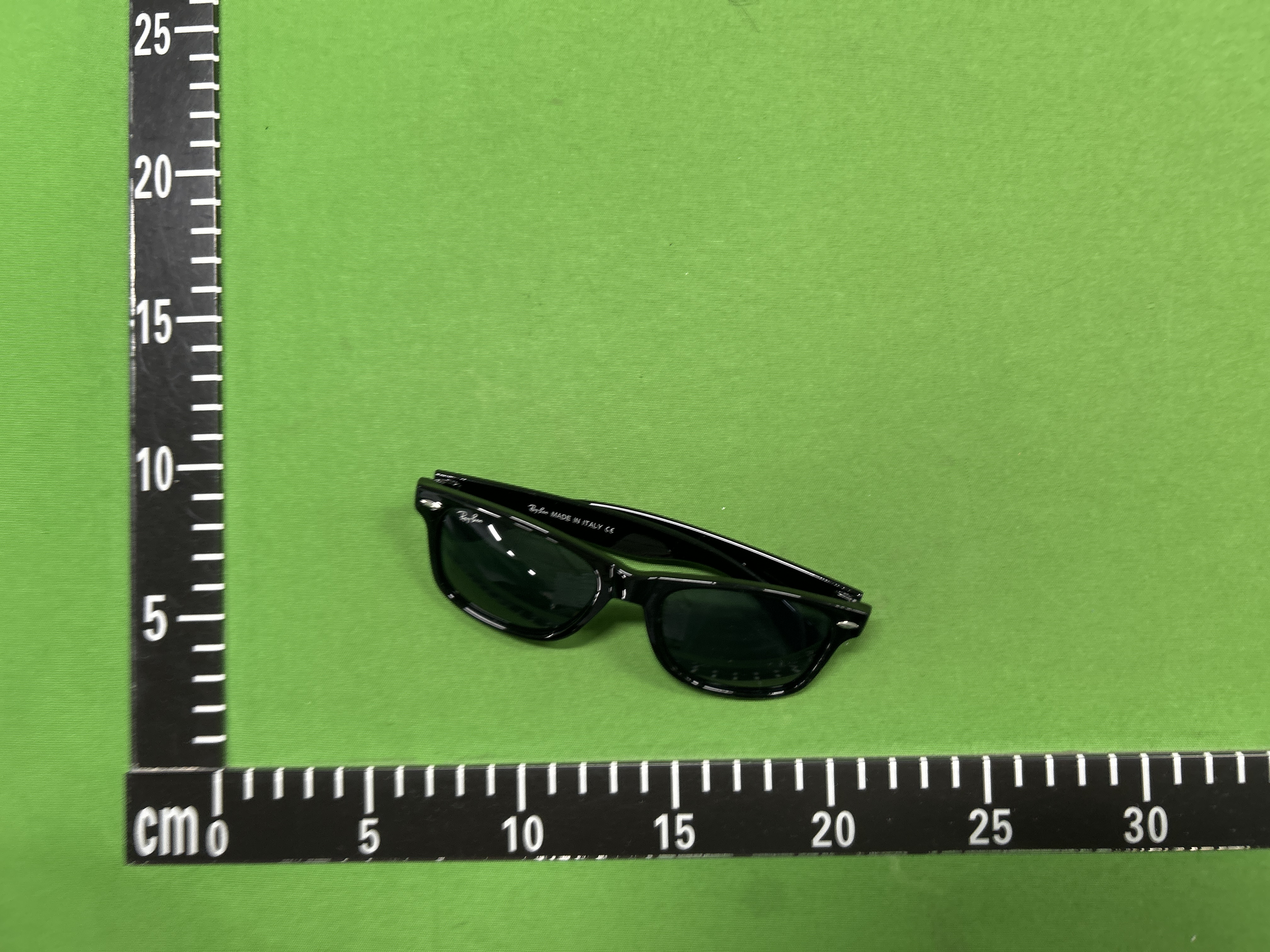 Foto QC 4 de Ray-Ban Original Wayfarer Acetate Sunglasses Black Green (RB2140 901)