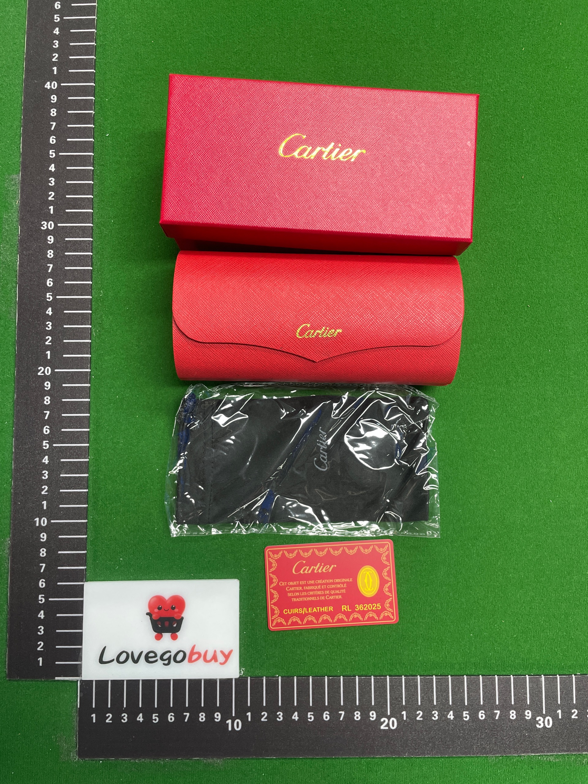 Foto QC 7 de Cartier Grained Leather Sunglasses Case Set Red
