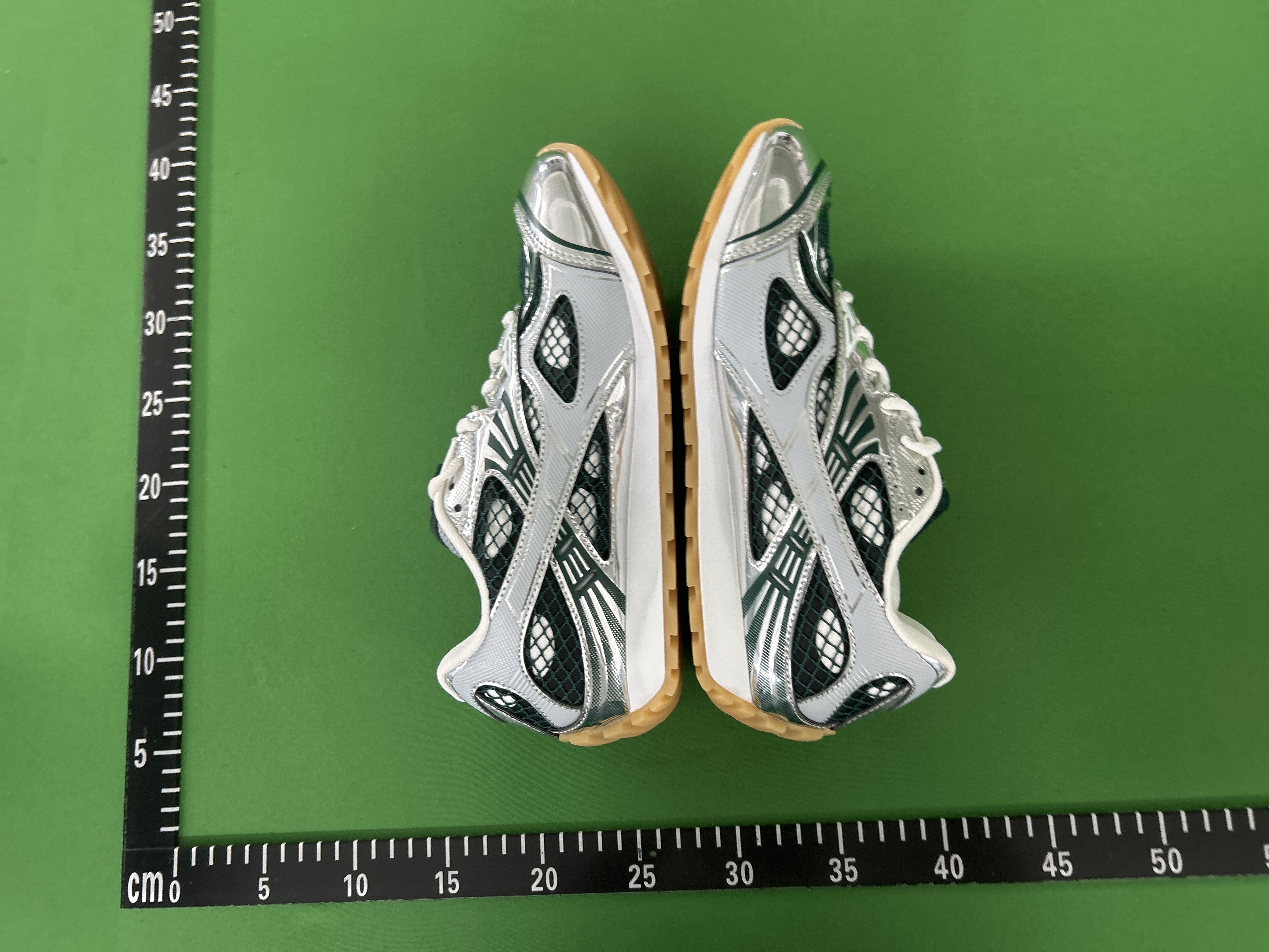 Foto QC 3 de Bottega Veneta Orbit Low Green