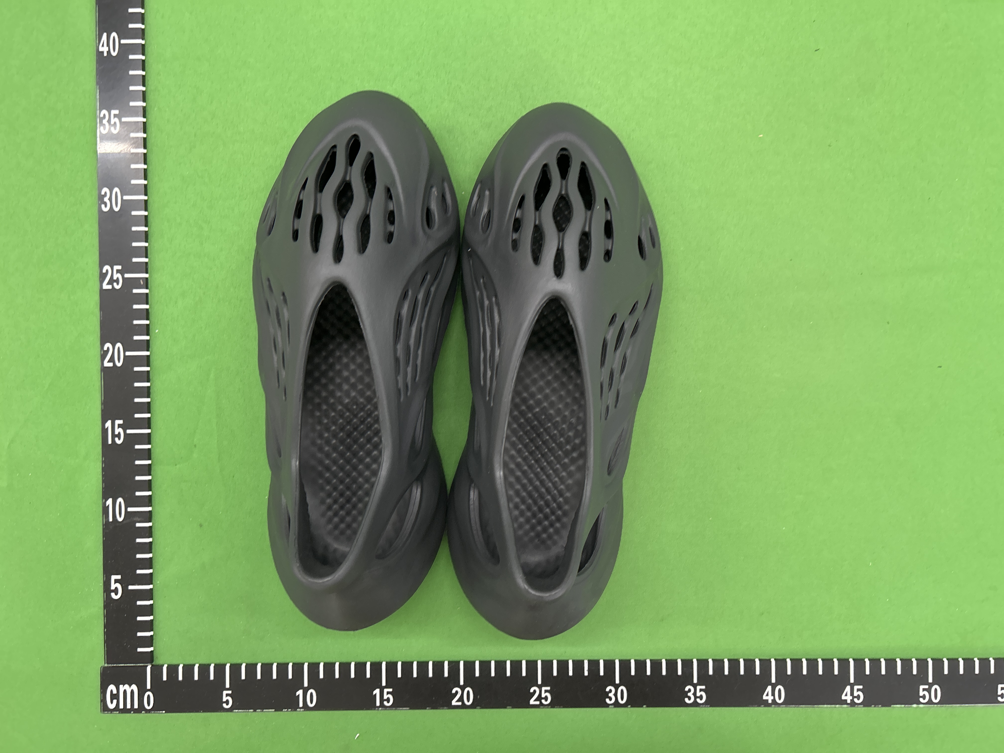 Foto QC 2 de adidas Yeezy Foam Runner Sand FY4567