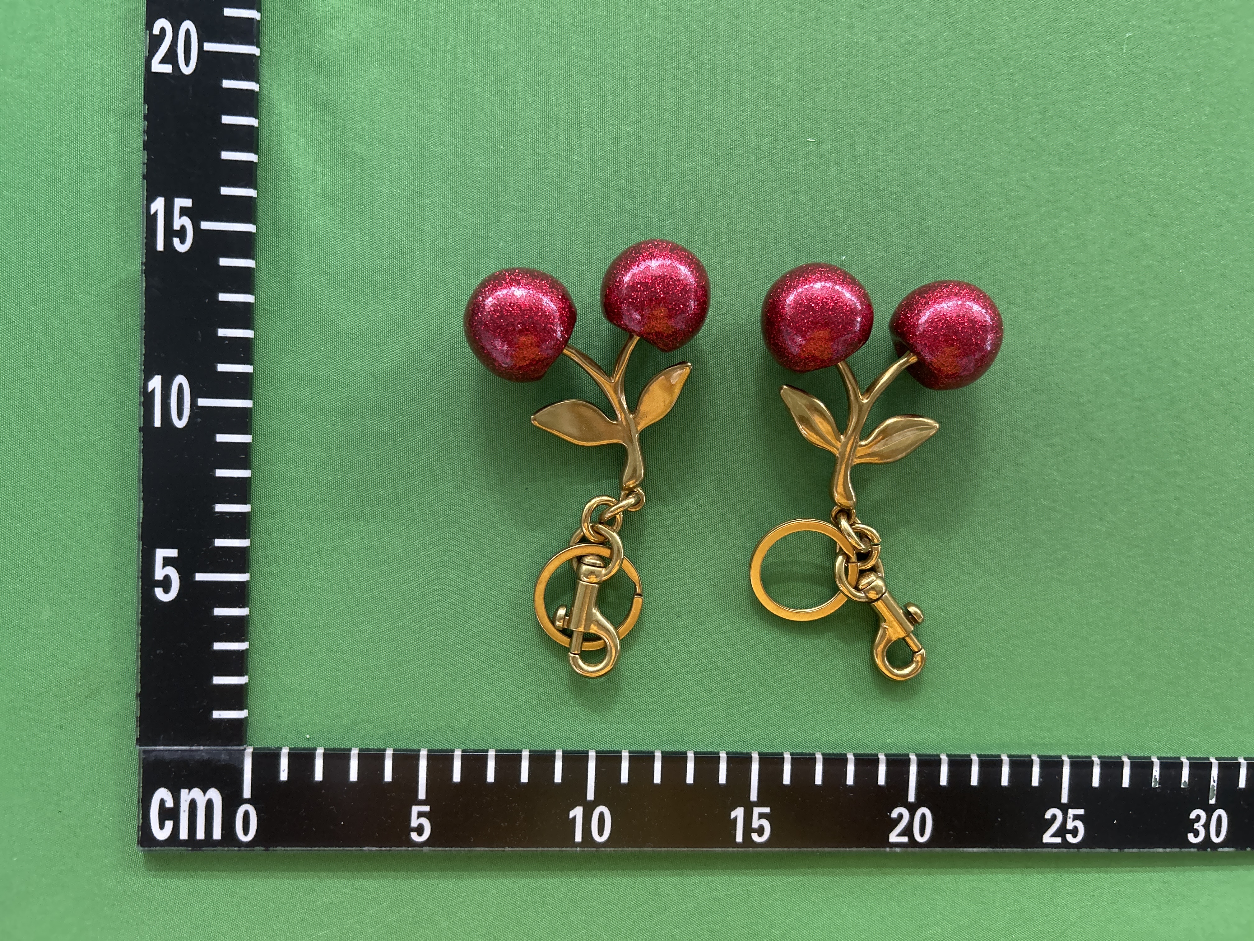 Foto QC 6 de Coach Cherry Key Holder And Bag Charm Pink