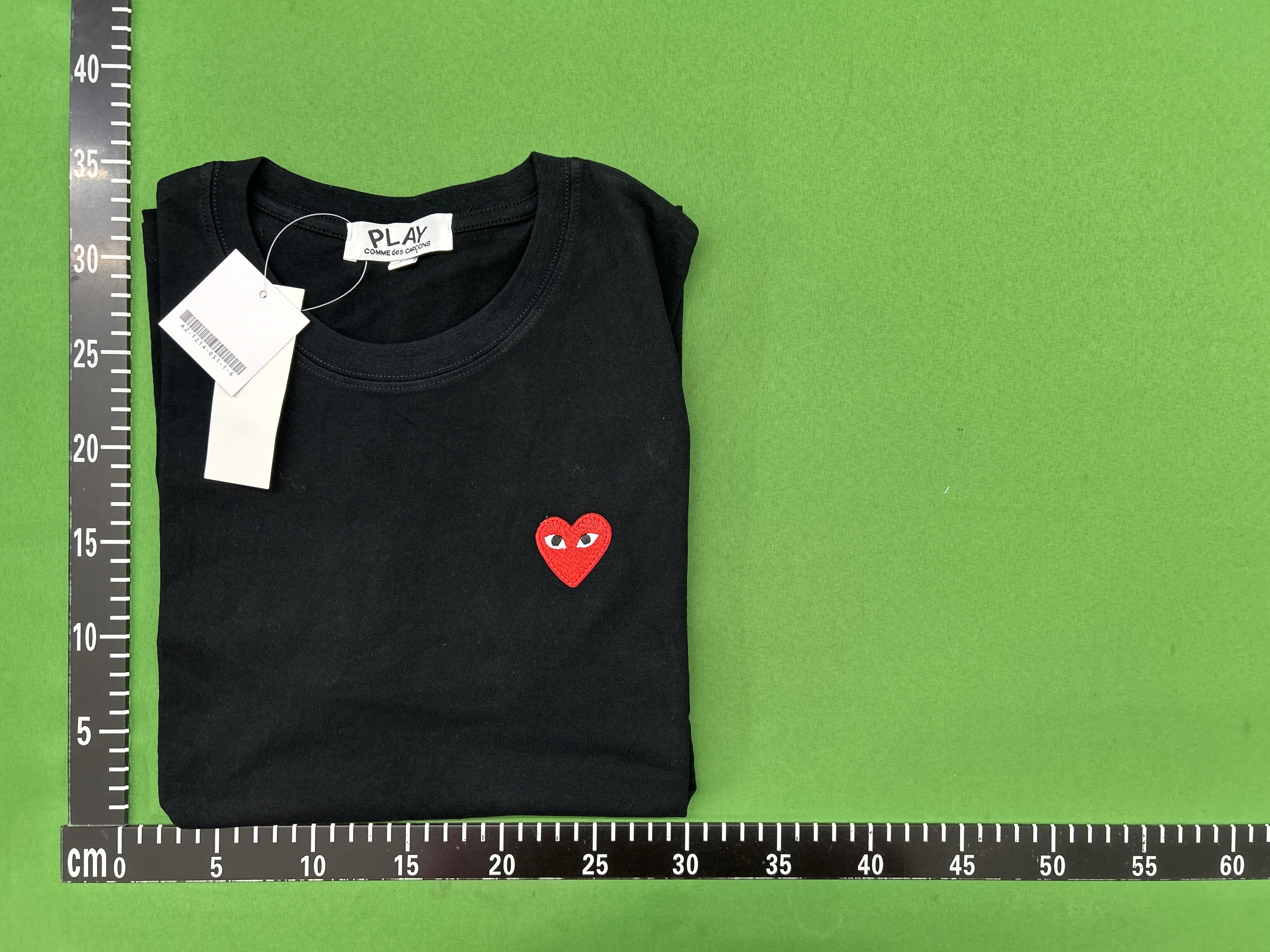 Foto QC 1 de Comme des Garçons PLAY T-shirt Small Black Heart and Large Black Hem Heart Grey