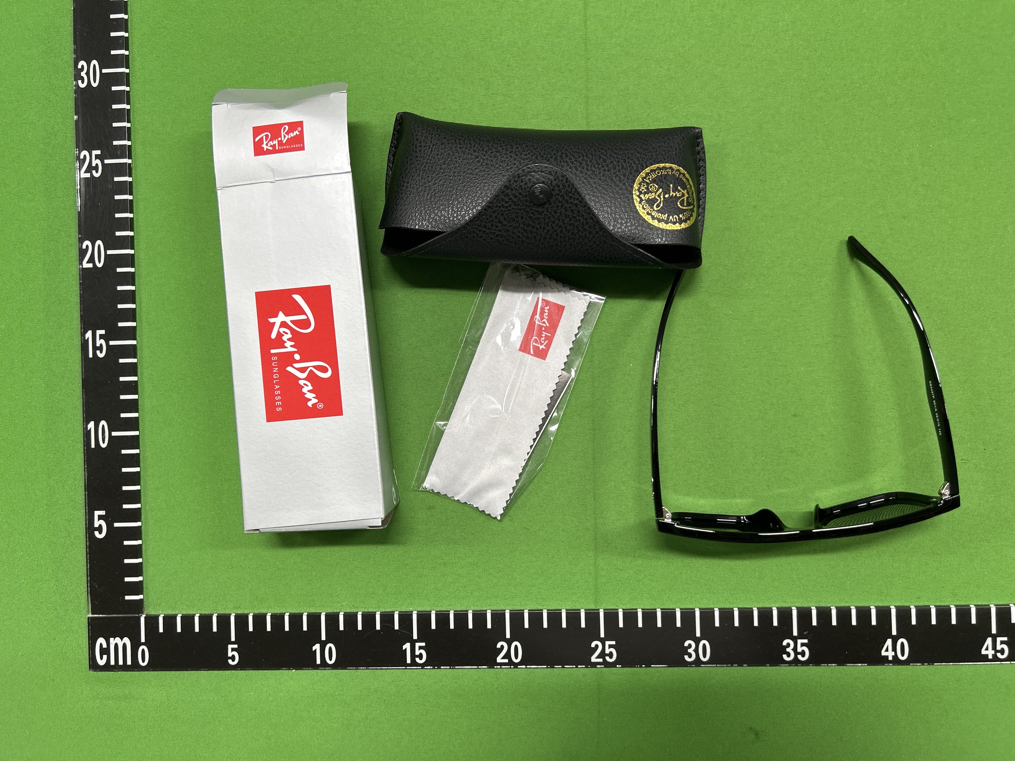 Foto QC 5 de Ray-Ban Wayfarer Acetate Sunglasses Matte Brown Brown Polarized (RB2132)