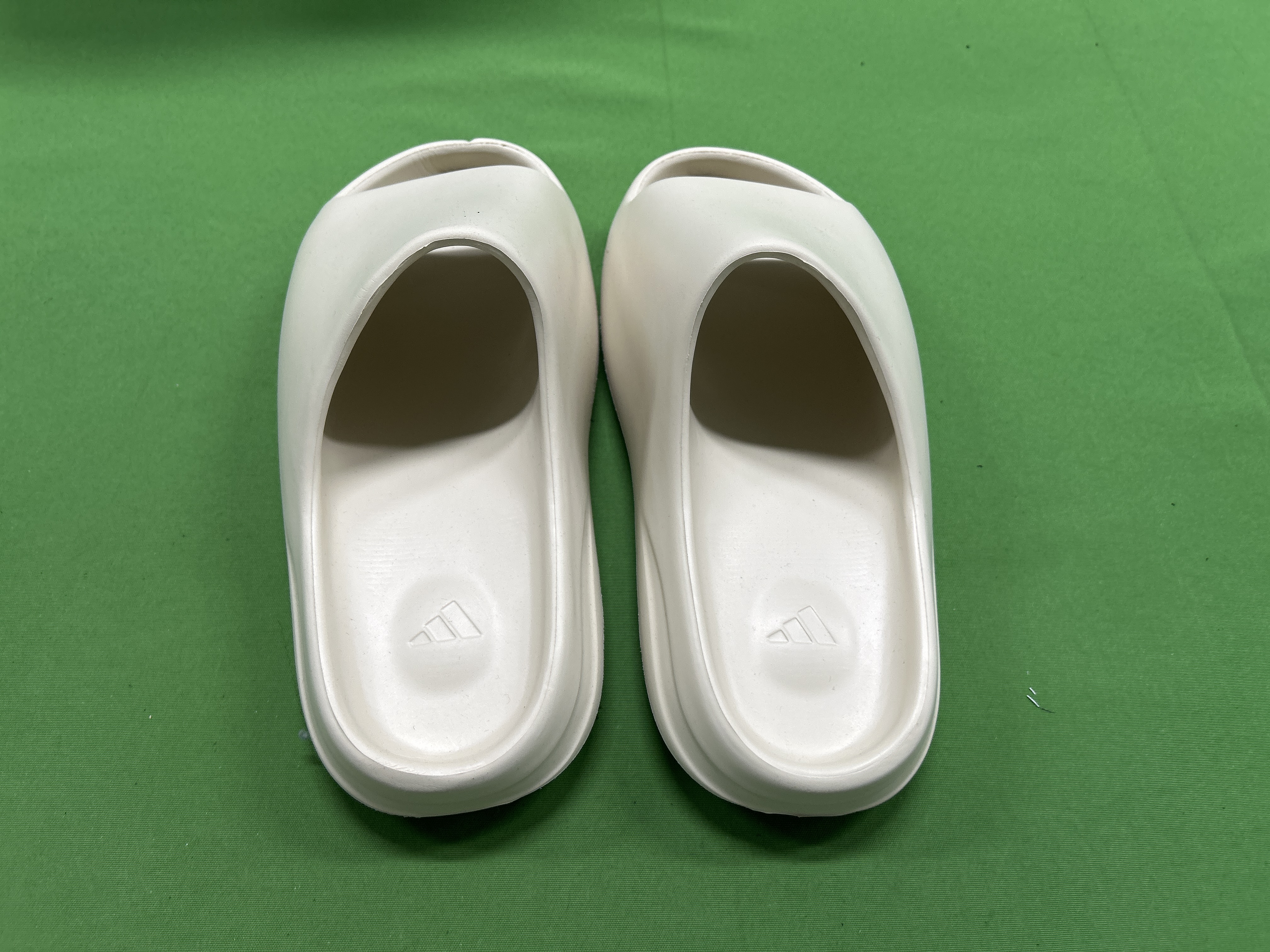 Foto QC 3 de adidas Yeezy Slide Foam Desert Sand FW6344