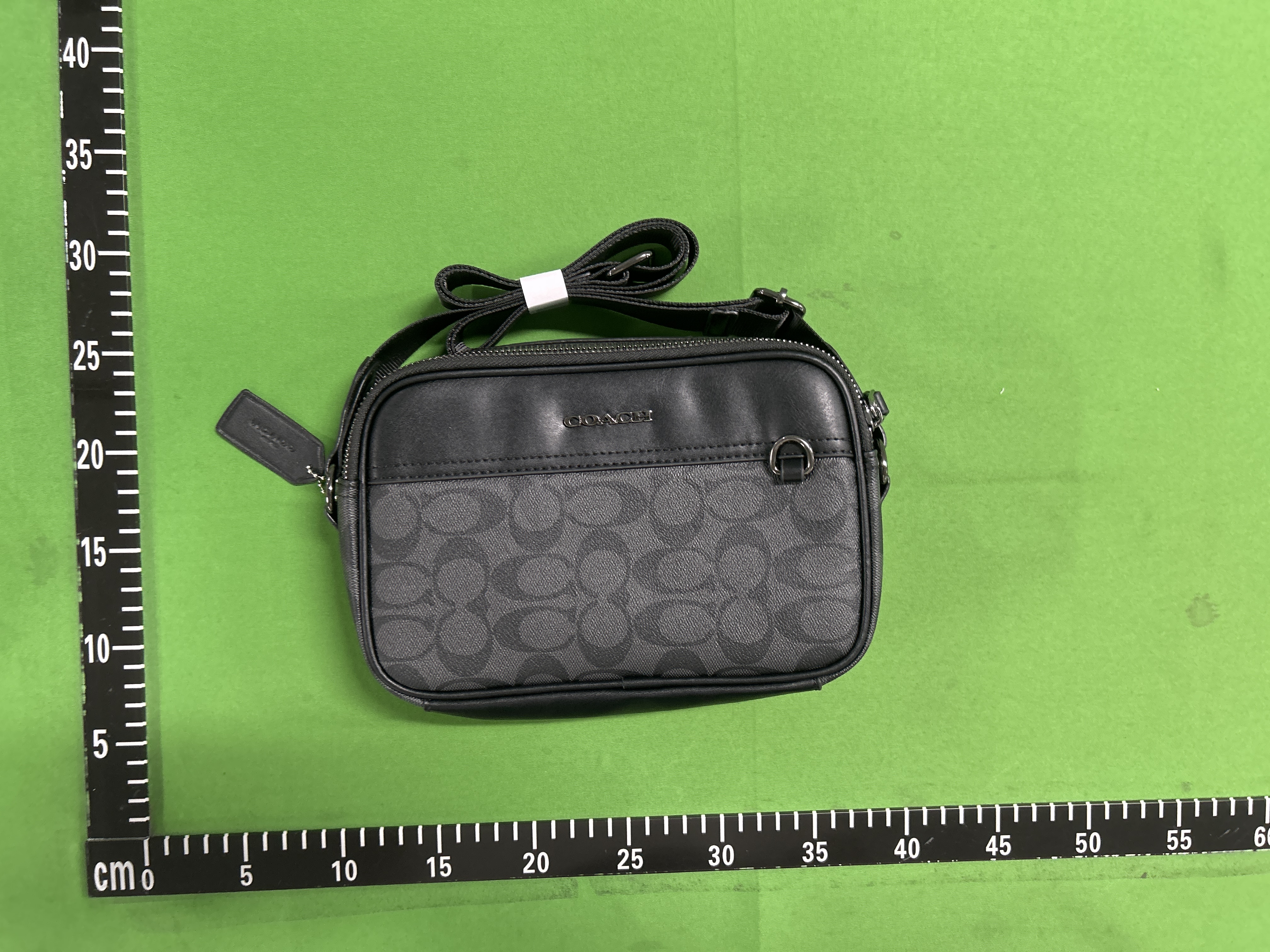 Foto QC 1 de Coach Graham Crossbody Charcoal Signature Canvas