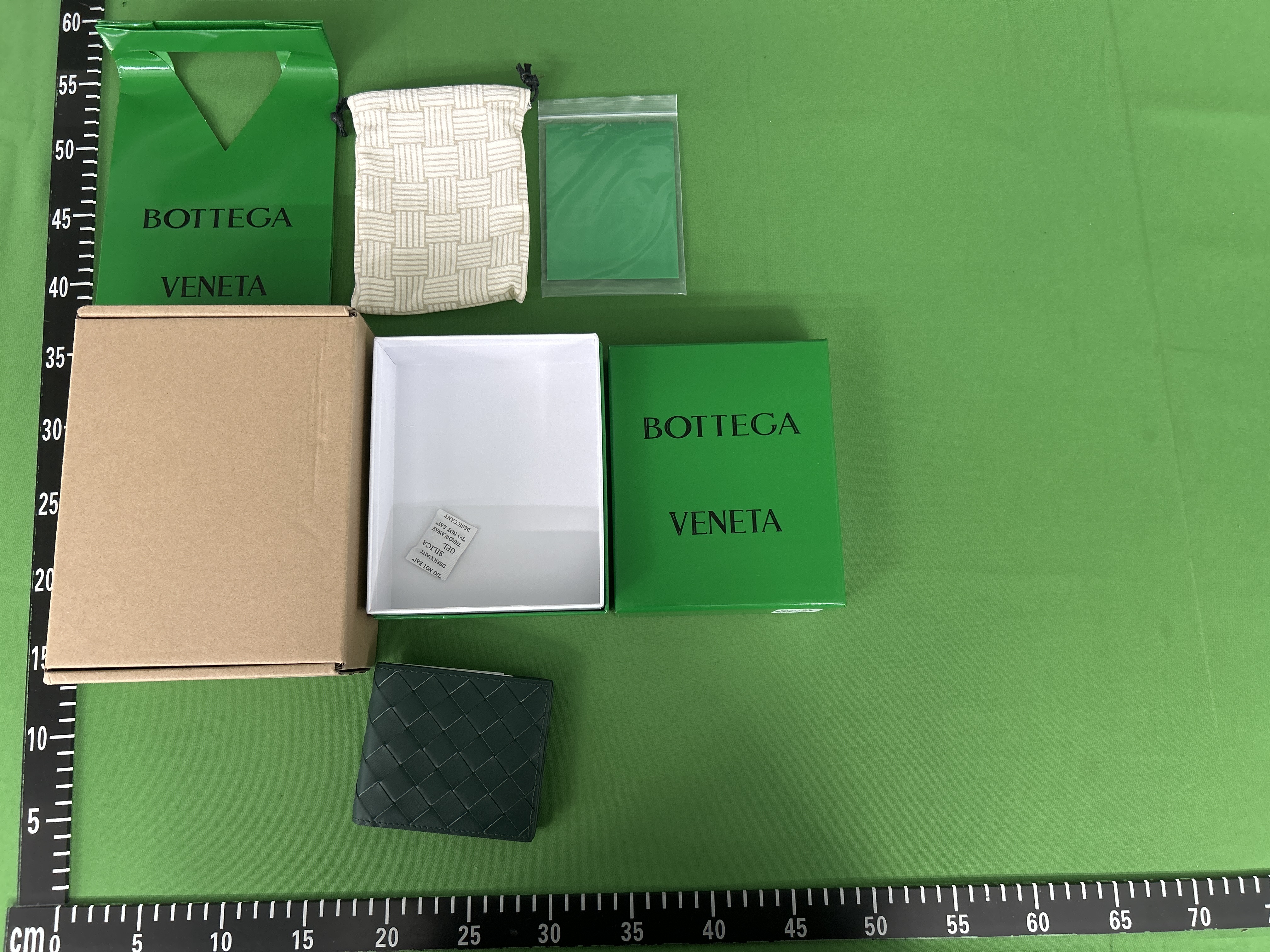 Foto QC 1 de Bottega Veneta Intrecciato Bi-fold Wallet Leather Dark Green Travertine