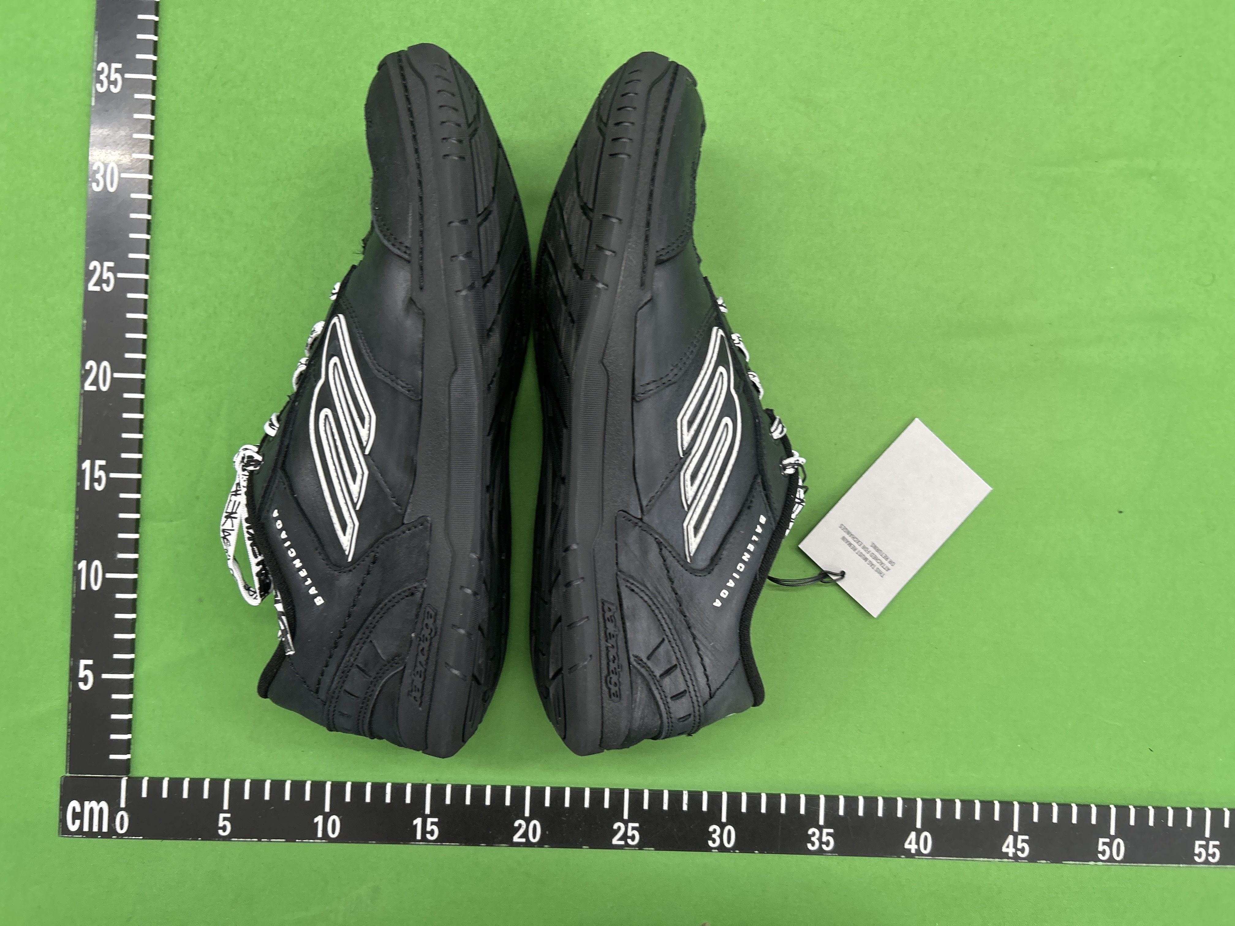 Foto QC 7 de Balenciaga Hamptons Worn Out Low Top Lace-Up Sneakers White