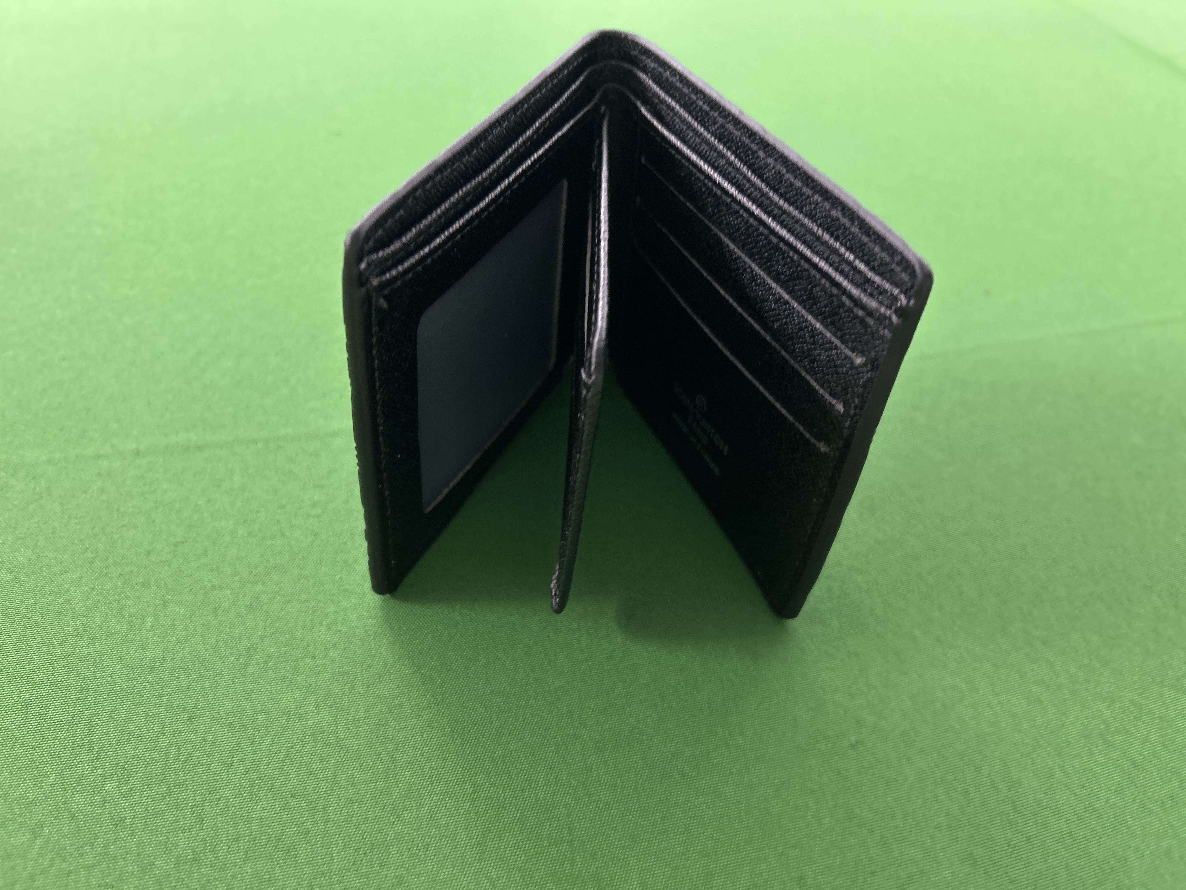 Foto QC 3 de Louis Vuitton Multiple Wallet Epi Leather Black