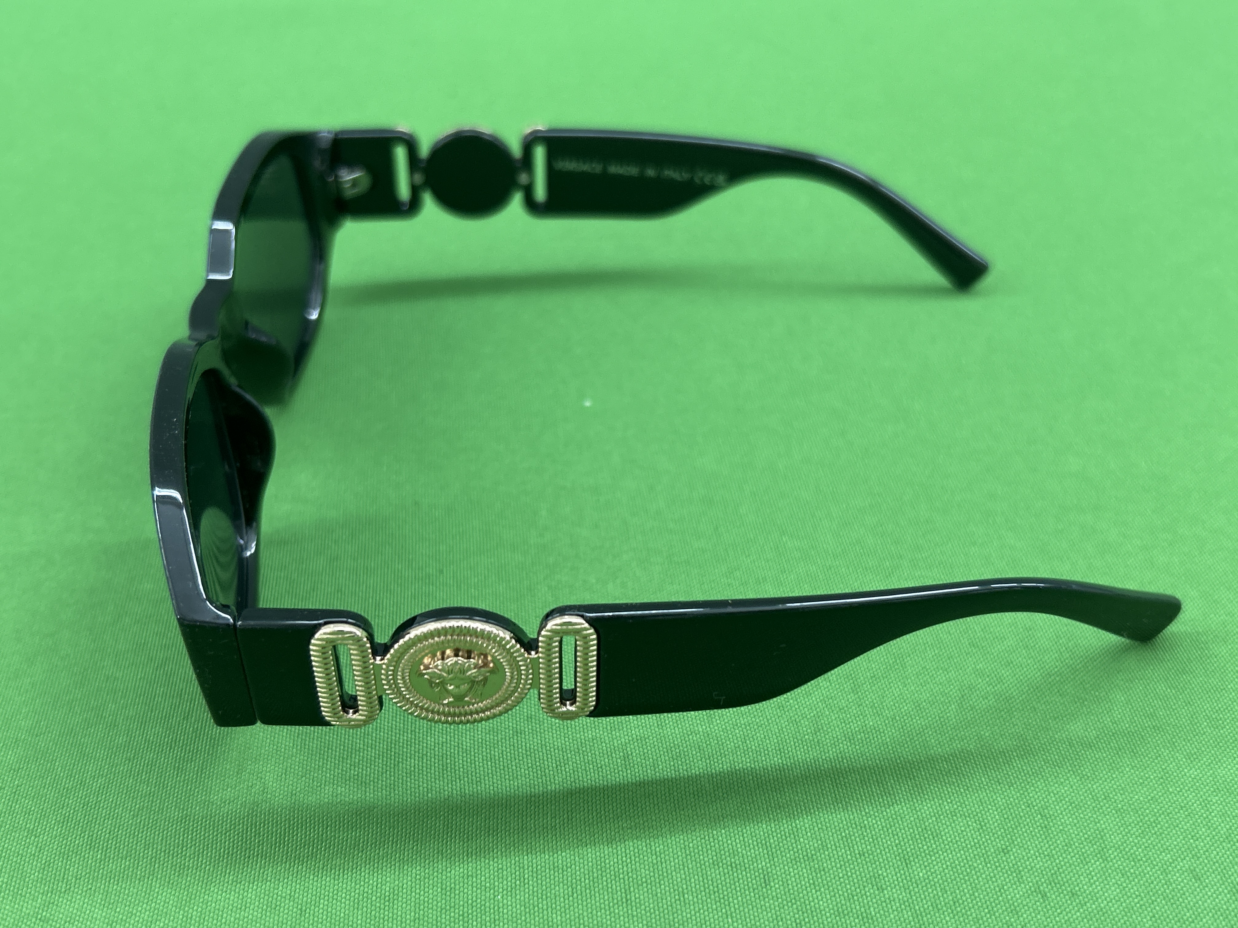 Foto QC 5 de Versace Medusa Biggie Acetate Sunglasses Black Grey (VE4361)