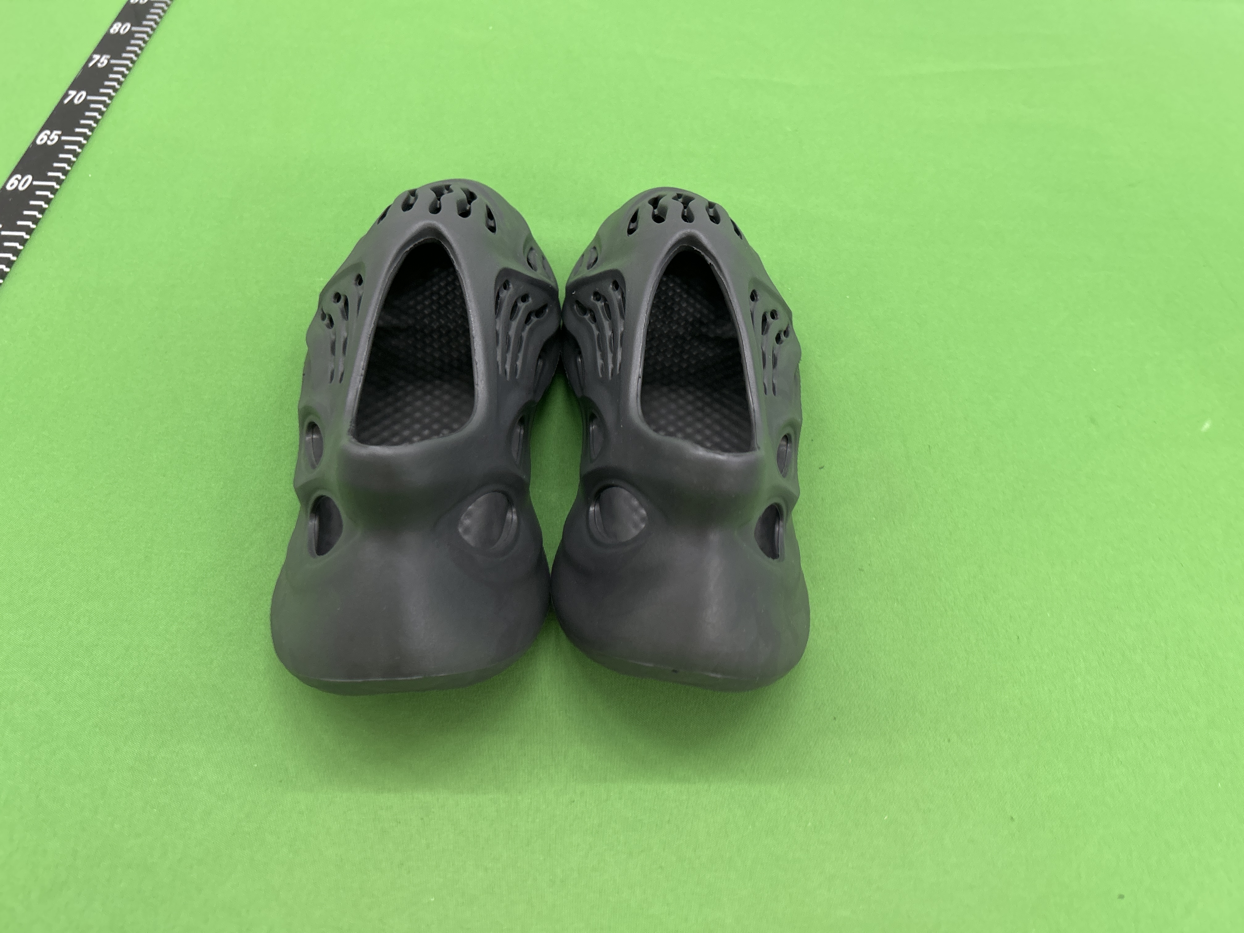Foto QC 1 de adidas Yeezy Foam Runner Sand FY4567