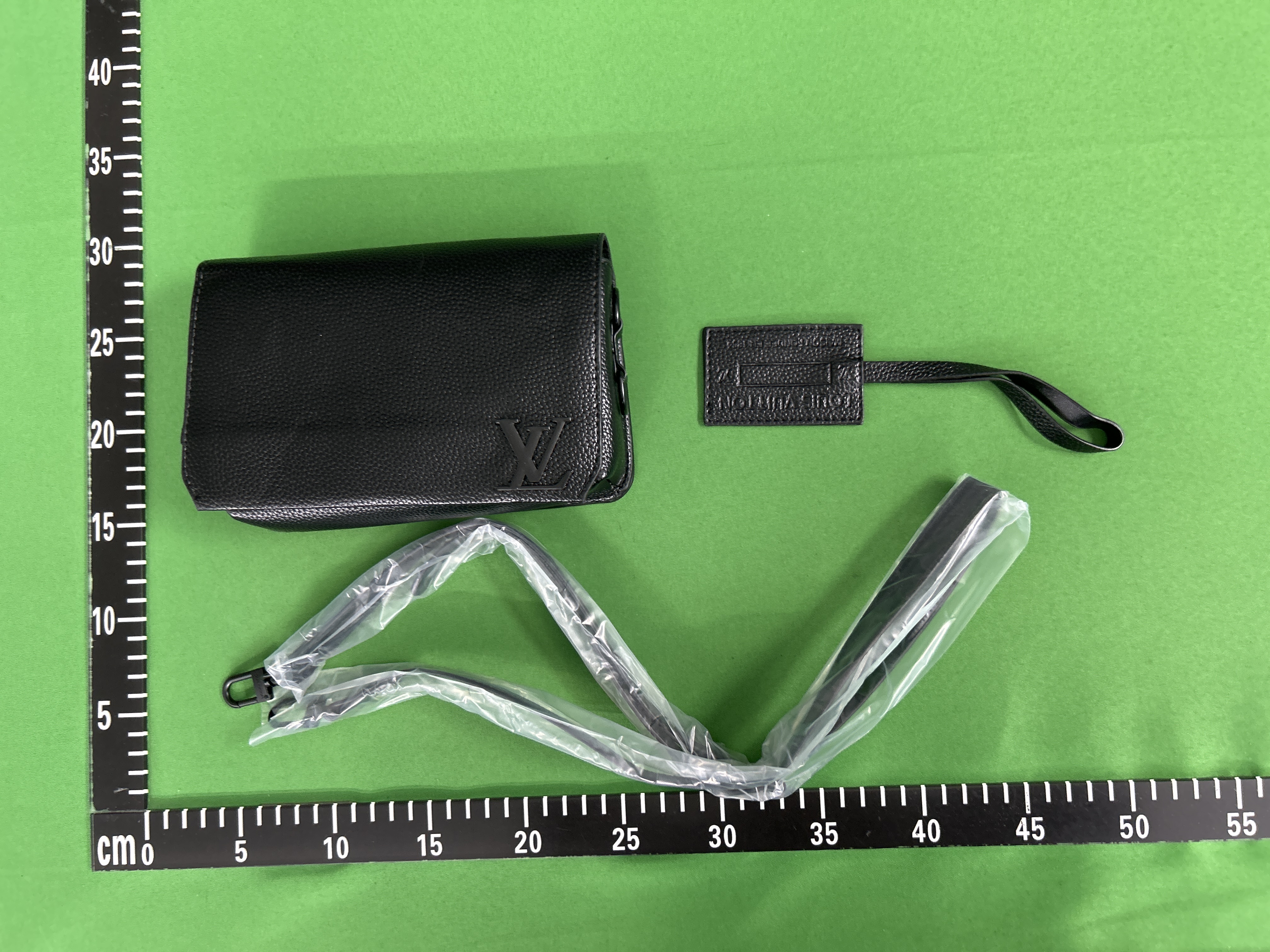 Foto QC 4 de Louis Vuitton LV Aerogram Messenger 21 Grey Grained Leather