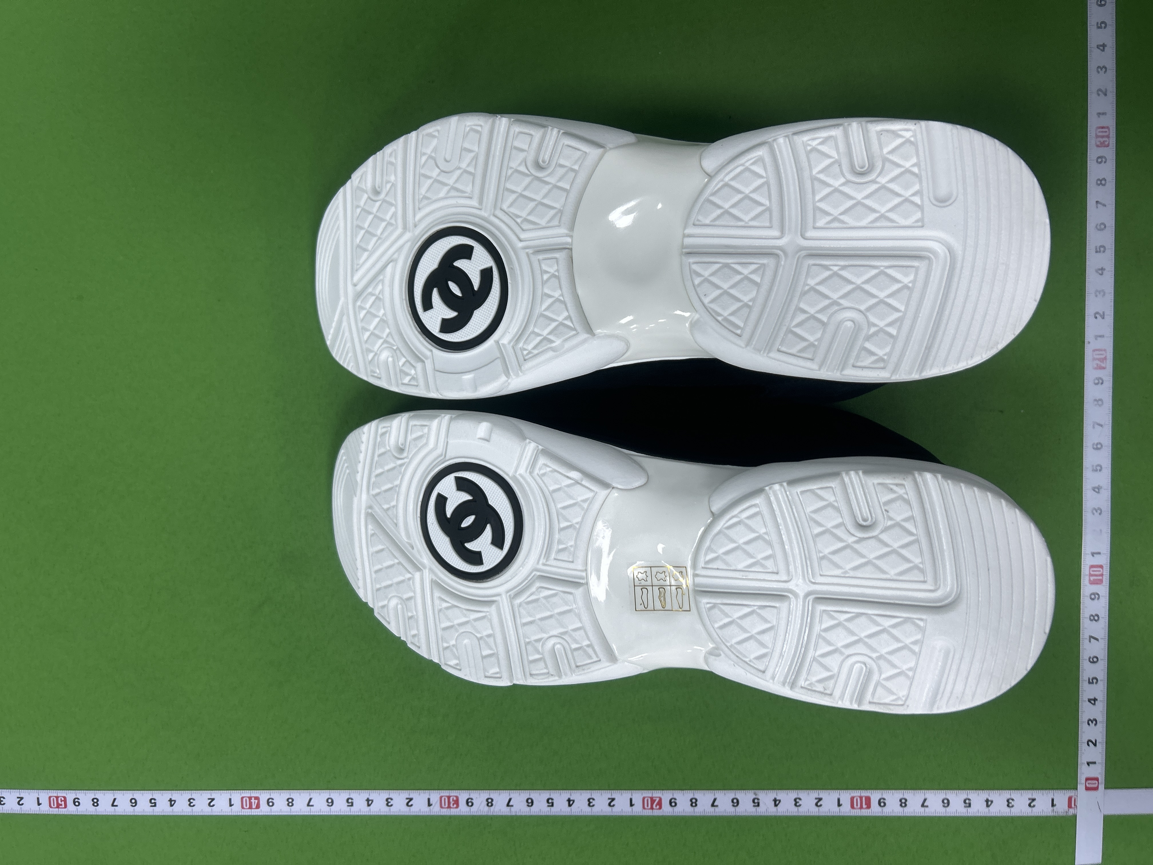 Foto QC 6 de Chanel Espadrilles Suede Pearl CC Logo Studded Black