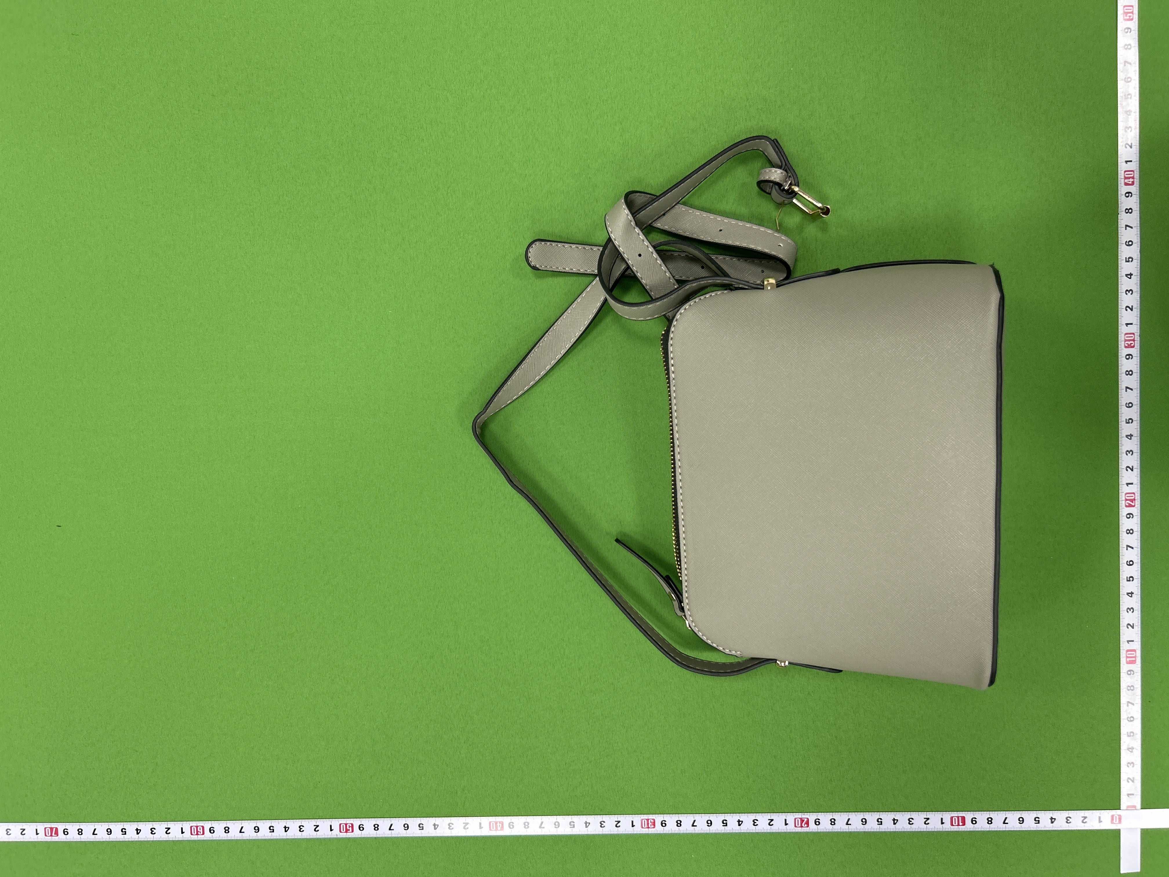 Foto QC 2 de Kate Spade Staci Dome Crossbody Small Grey Saffiano Leather