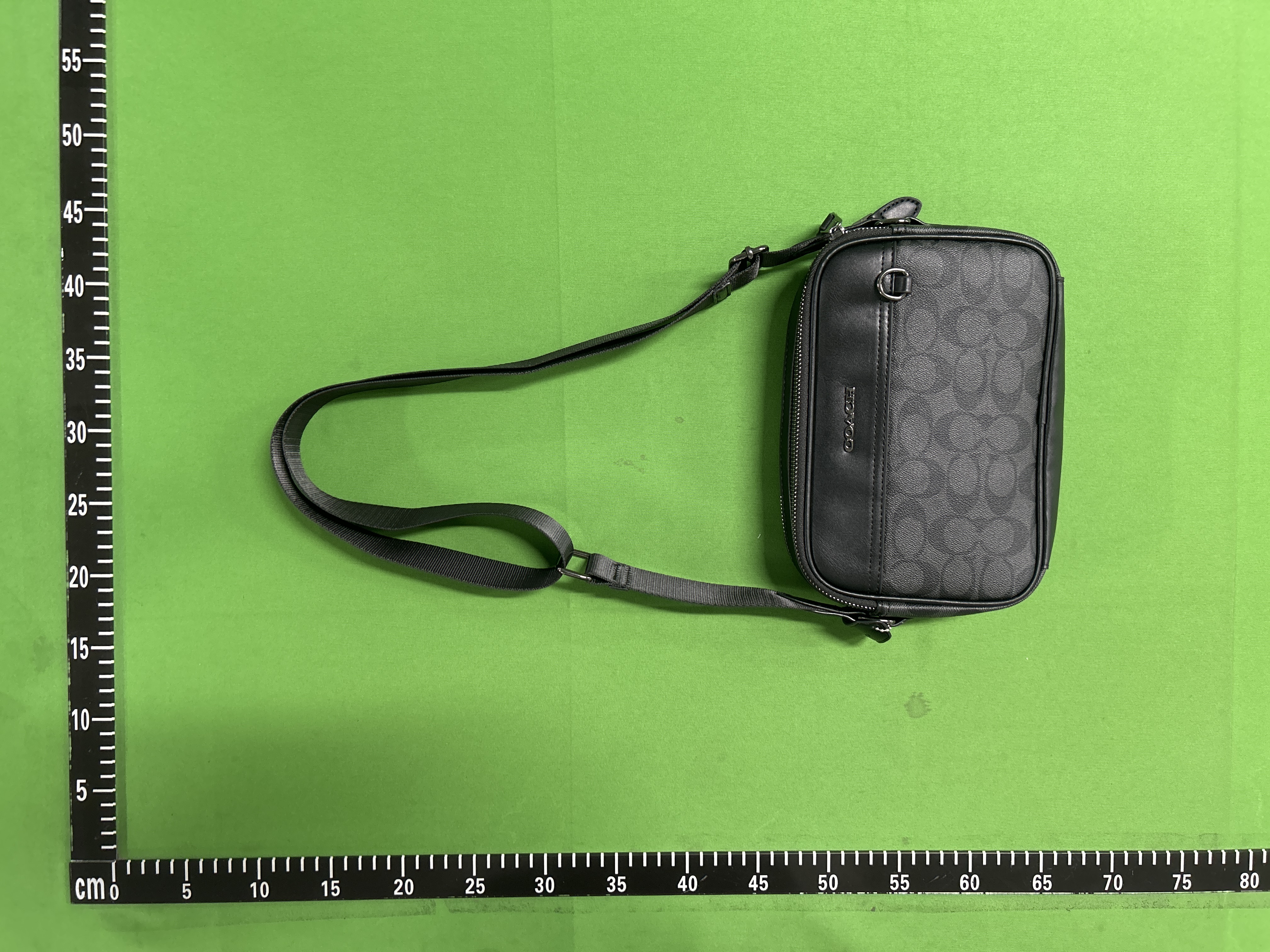 Foto QC 2 de Coach Graham Crossbody Charcoal Signature Canvas