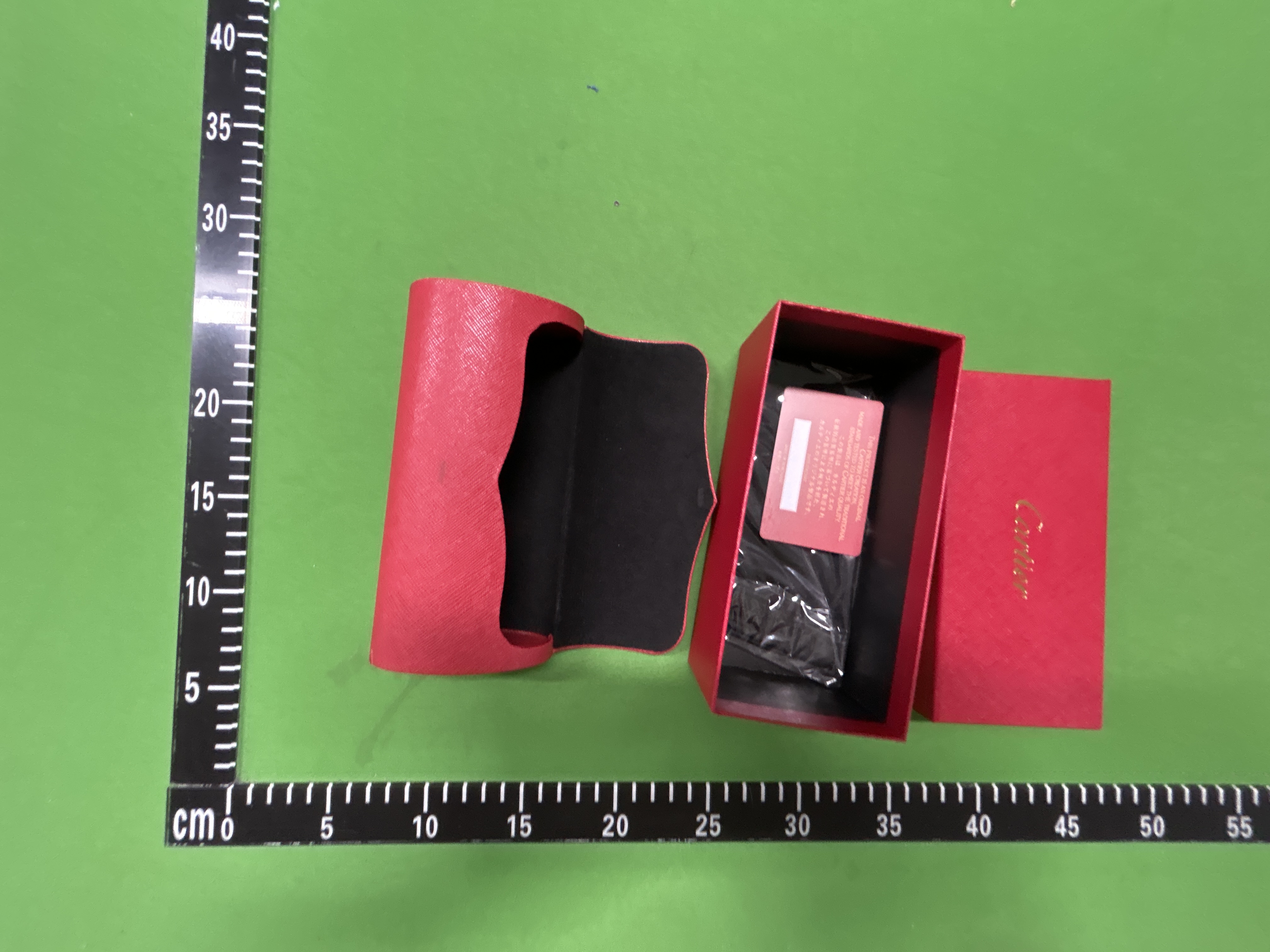Foto QC 8 de Cartier Grained Leather Sunglasses Case Set Red
