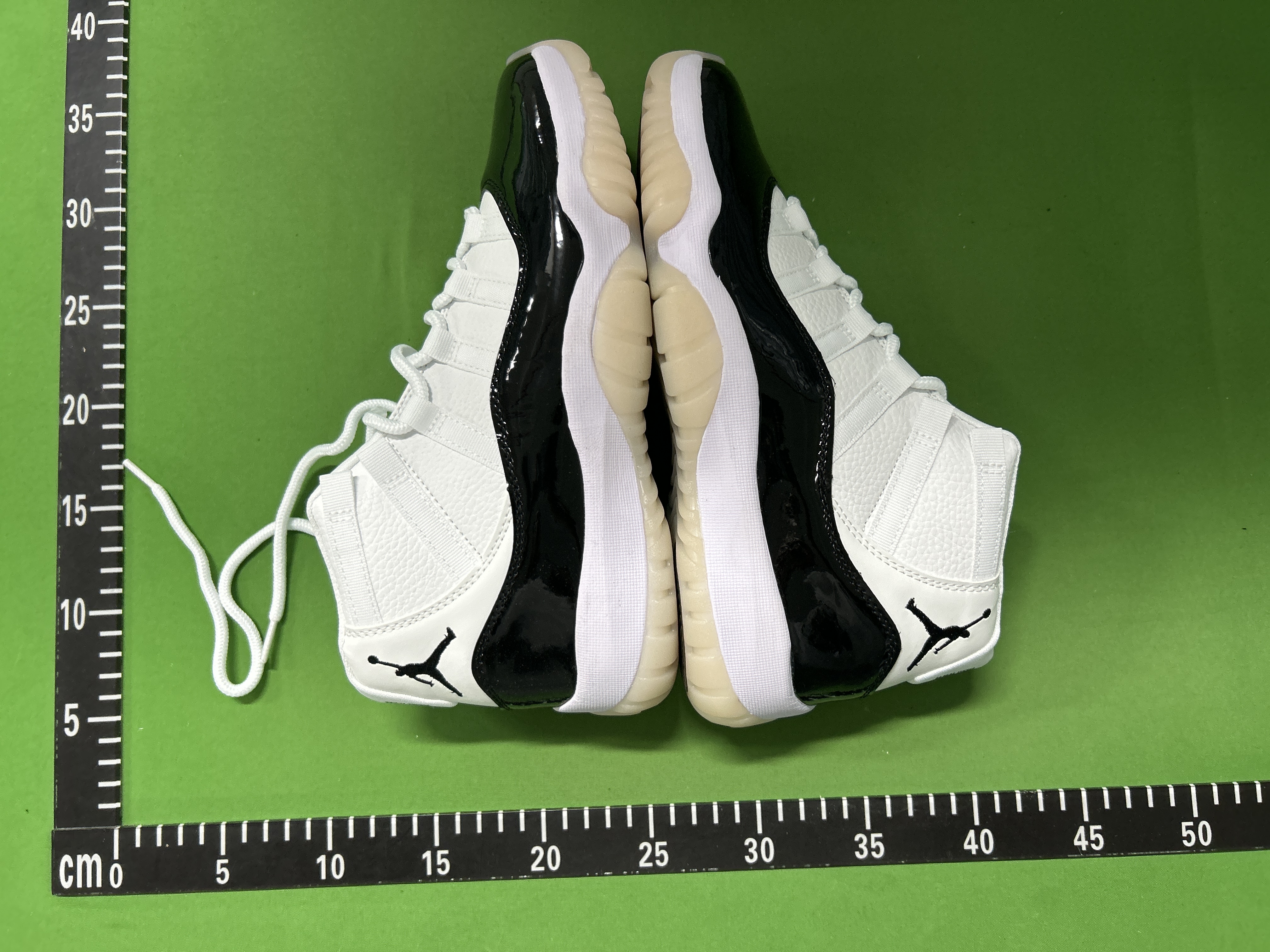 Foto QC 5 de Jordan 11 Retro Space Jam 378037-003