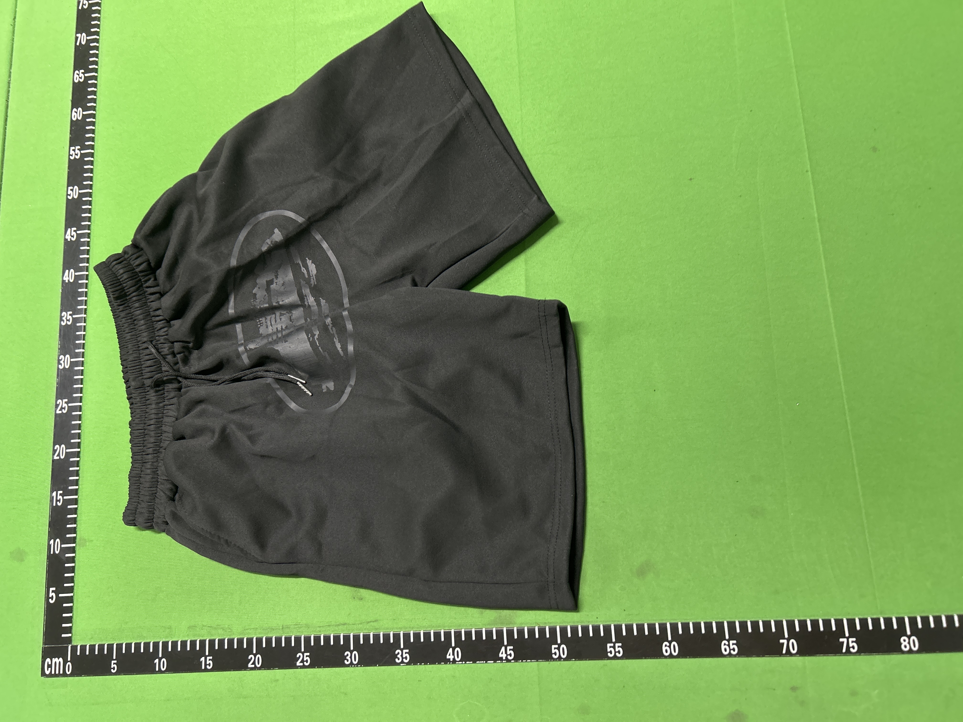 Foto QC 7 de GUERILLAZ Cargo Shorts Loose Graphic Black