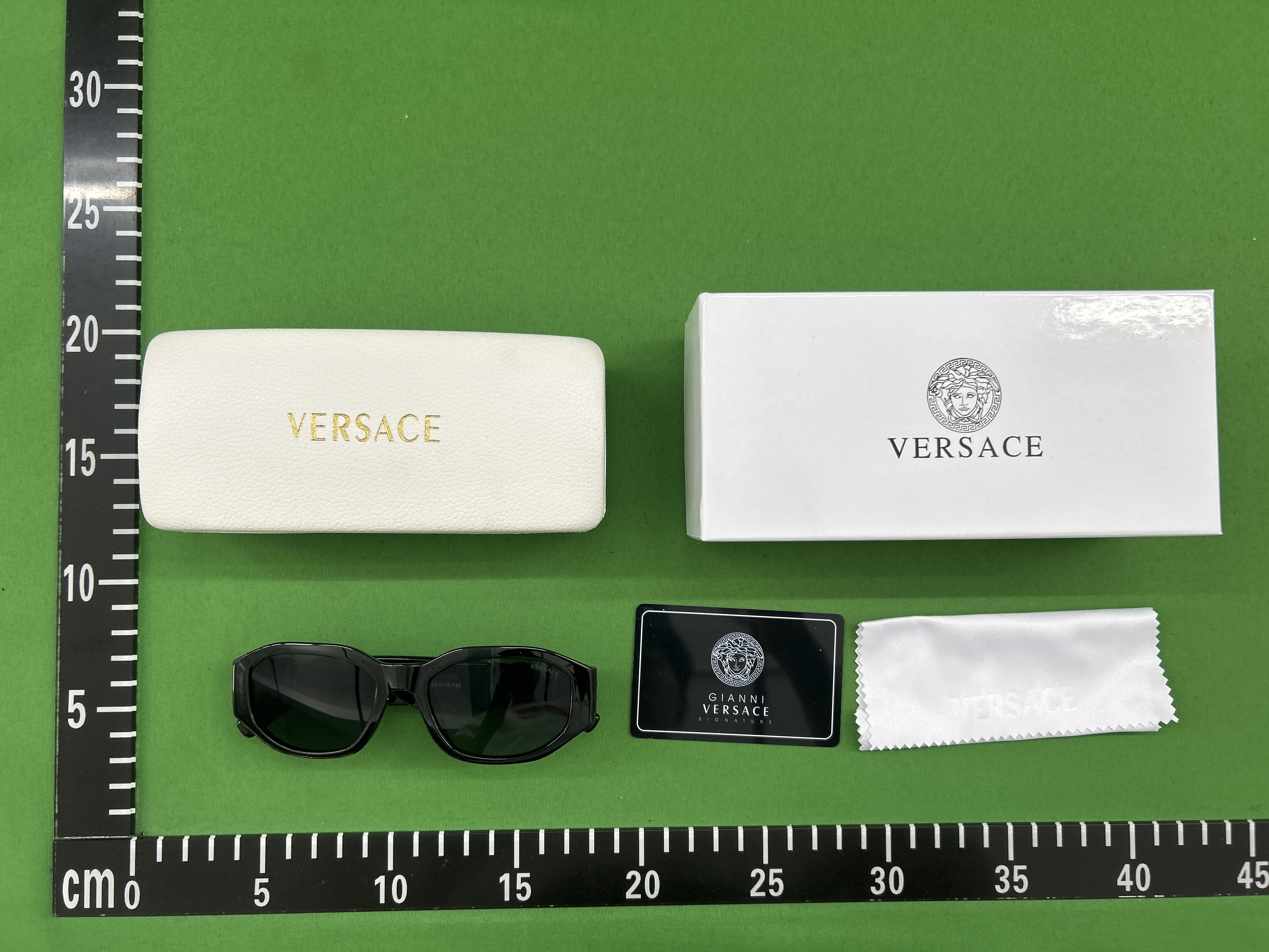 Foto QC 7 de Versace Medusa Biggie Acetate Sunglasses Black Grey (VE4361)
