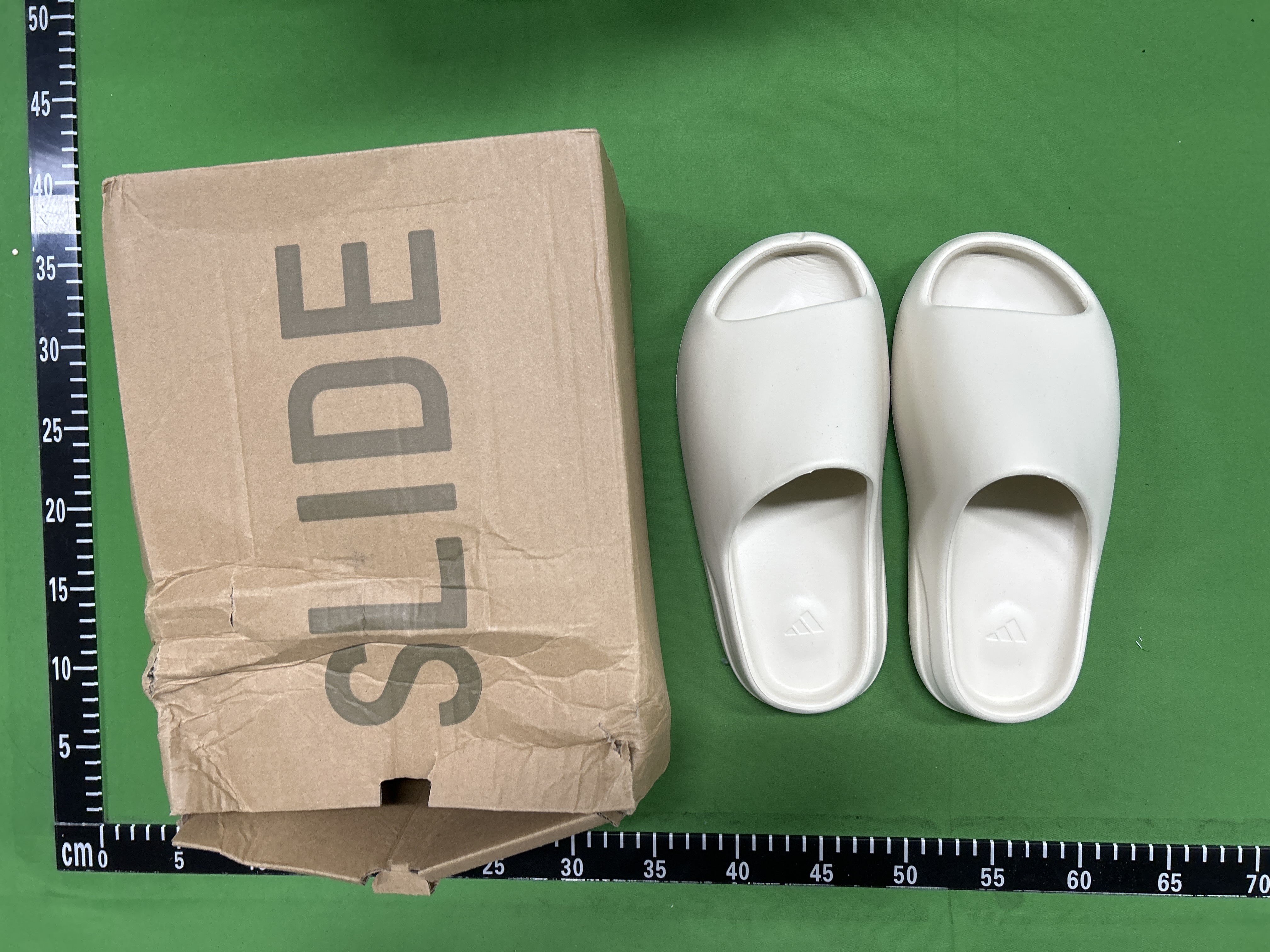 Foto QC 2 de adidas Yeezy Slide Foam Desert Sand FW6344