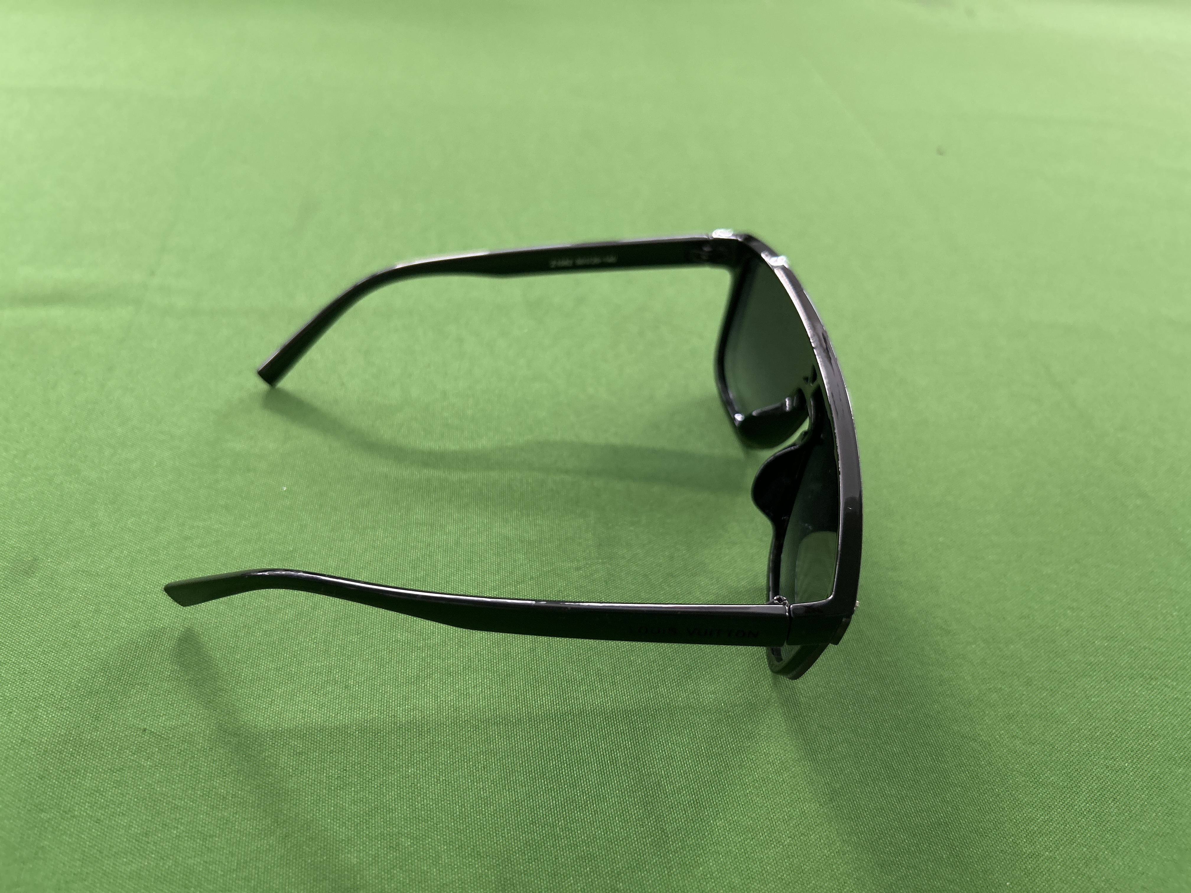 Foto QC 3 de Burberry Shield-Frame Acetate Sunglasses White Silver Mirror (BE4277)