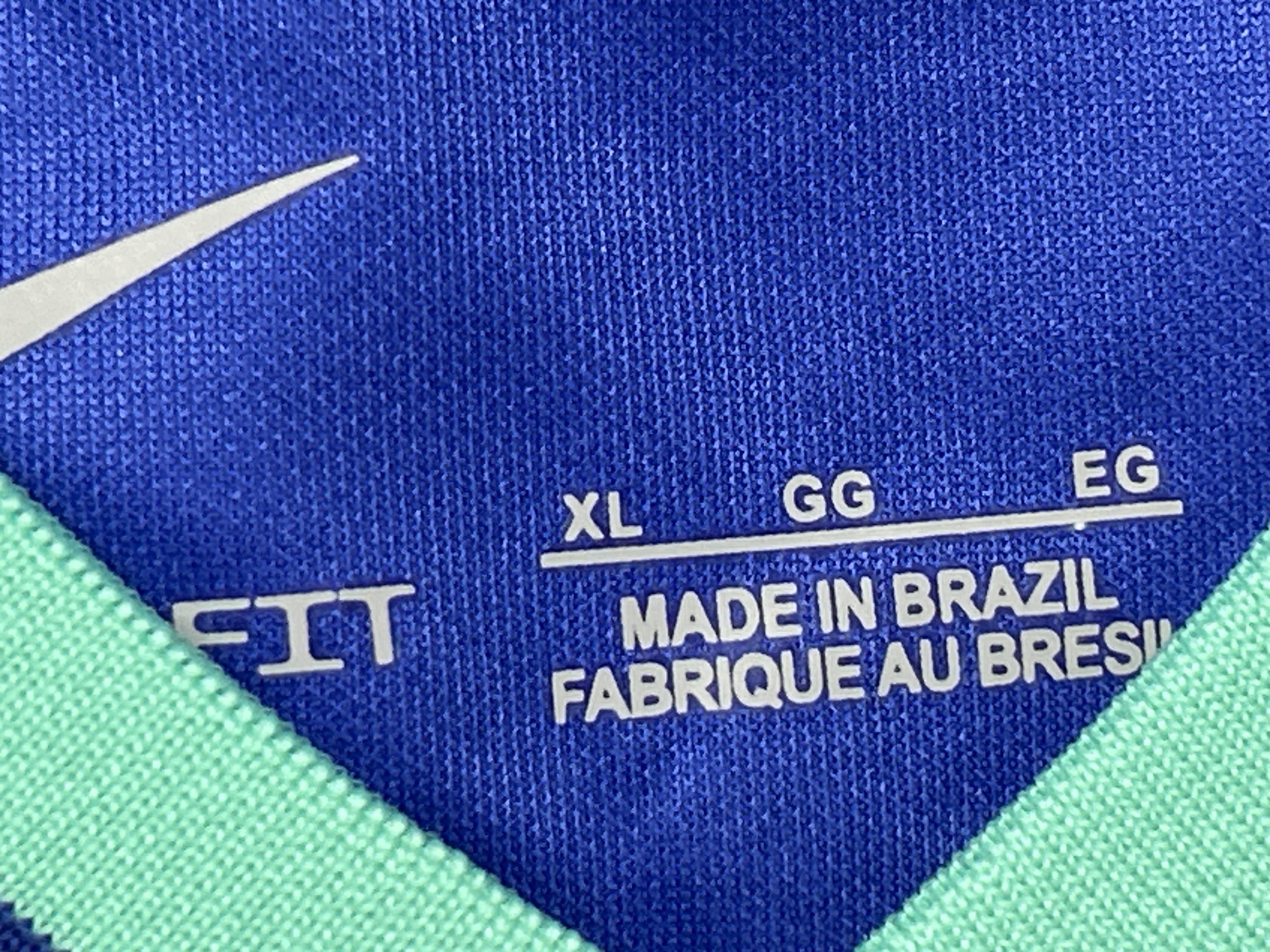 Foto QC 2 de Trapstar Trapstar It's A Secret Gradient Monogram Short Sleeve Soccer Jersey Burgundy