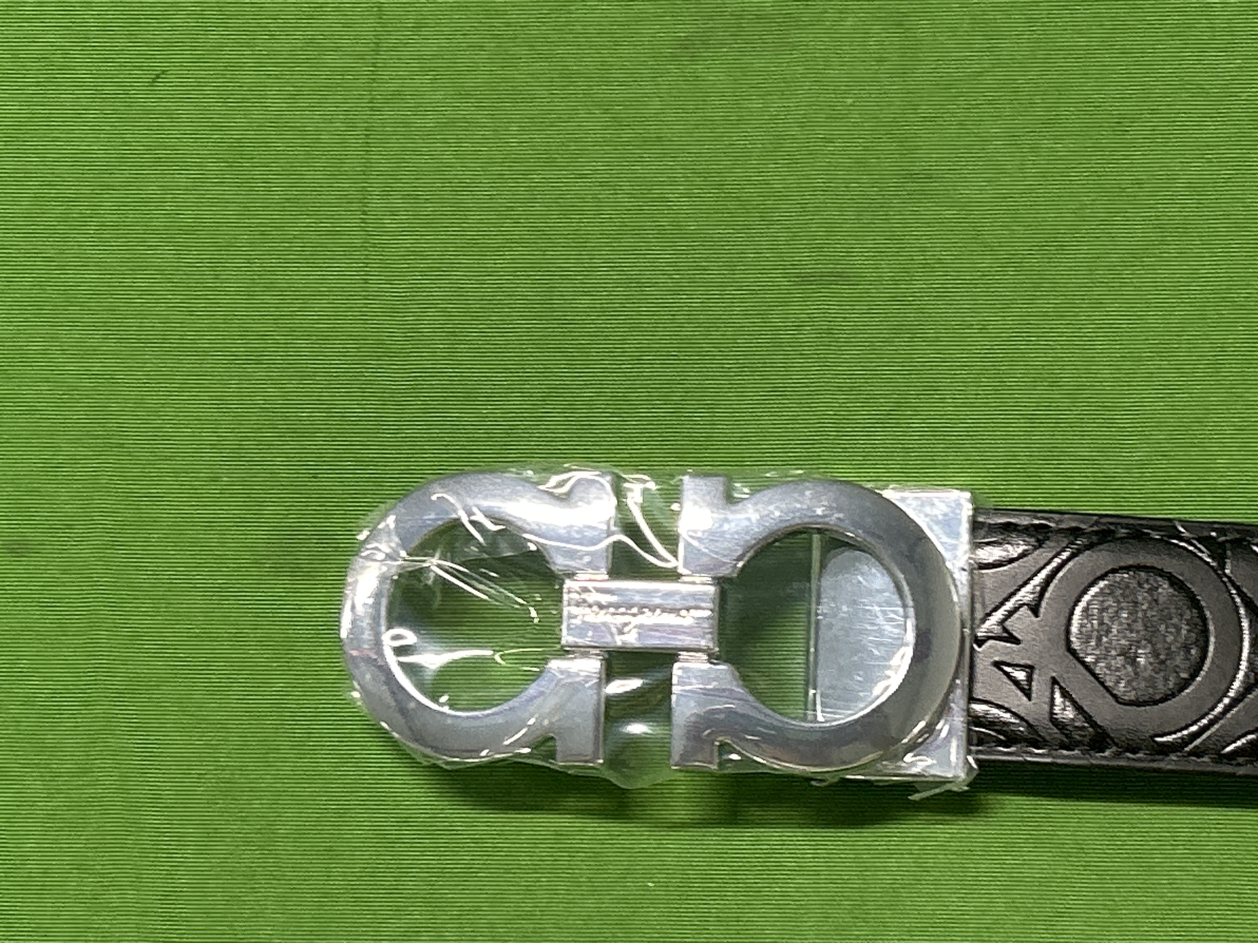 Foto QC 6 de Ferragamo Gancini Belt Black Gancini Embossed