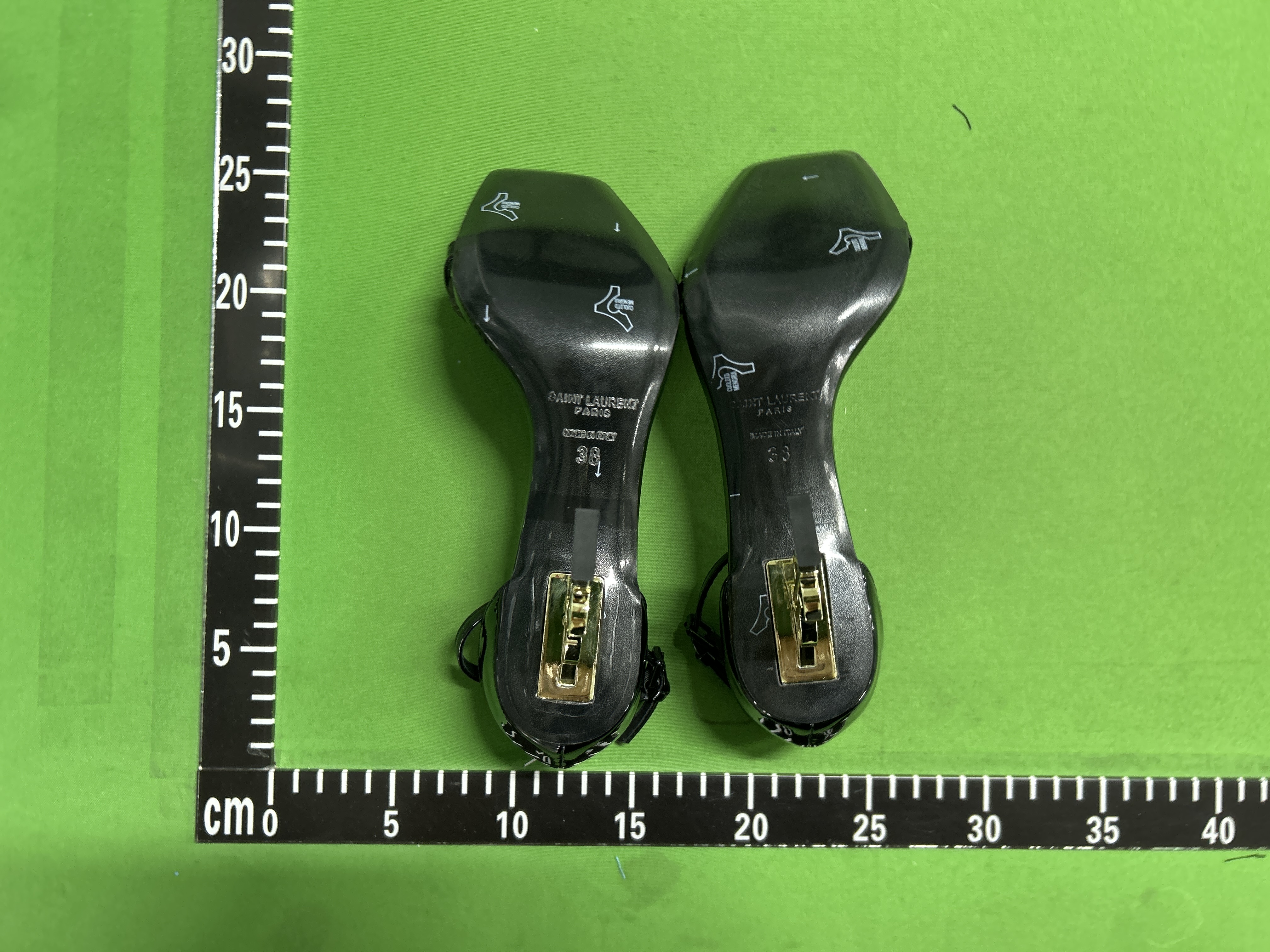Foto QC 6 de Saint Laurent Opyum Patent Leather Sandals Gold YSL Heel