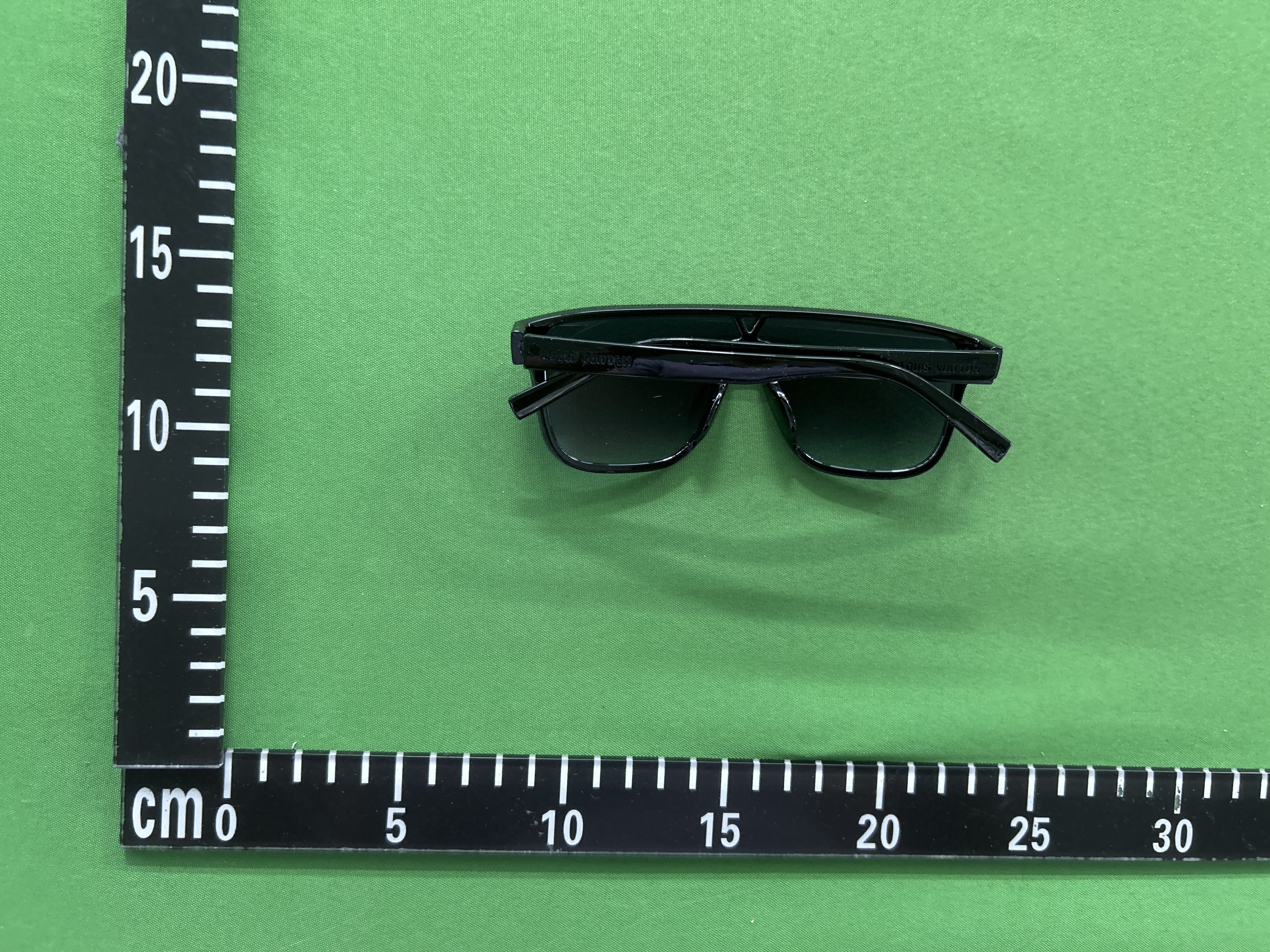 Foto QC 6 de Burberry Shield-Frame Acetate Sunglasses White Silver Mirror (BE4277)