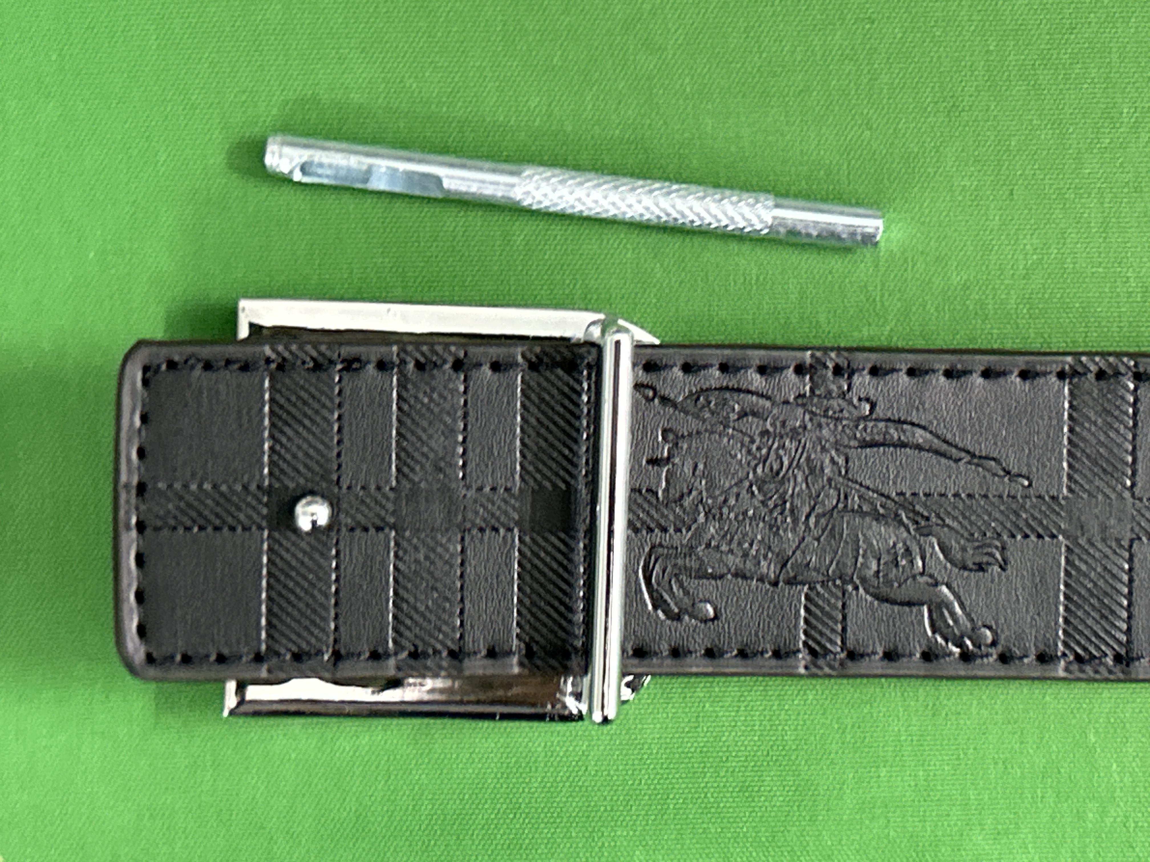 Foto QC 8 de Burberry TB Reversible Belt Black Embossed Check and Vintage Check
