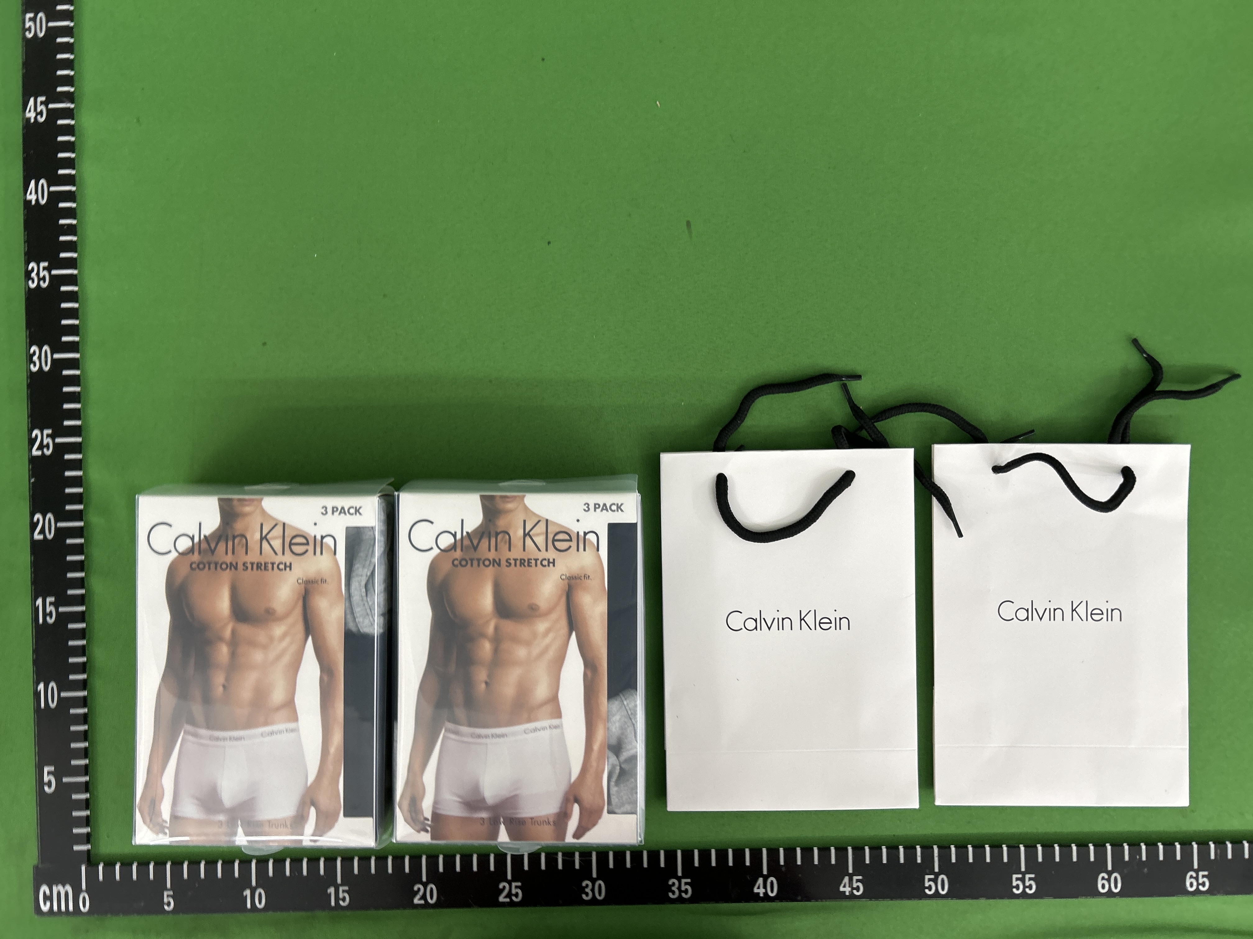 Foto QC 6 de Calvin Klein Underwear Cotton Stretch Low Rise Trunks Black