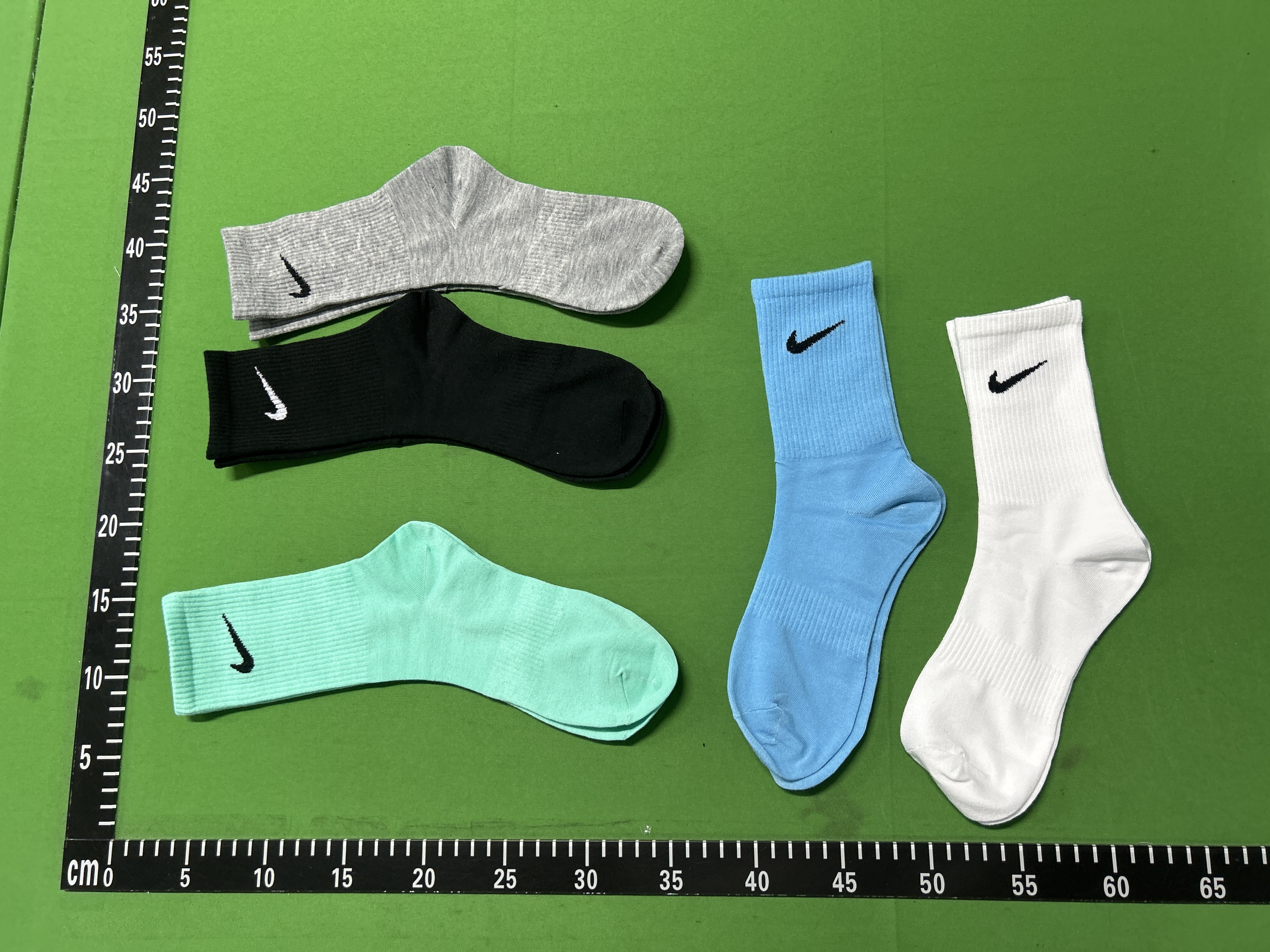 Foto QC 6 de Nike Everyday Crew Socks Black White Grey