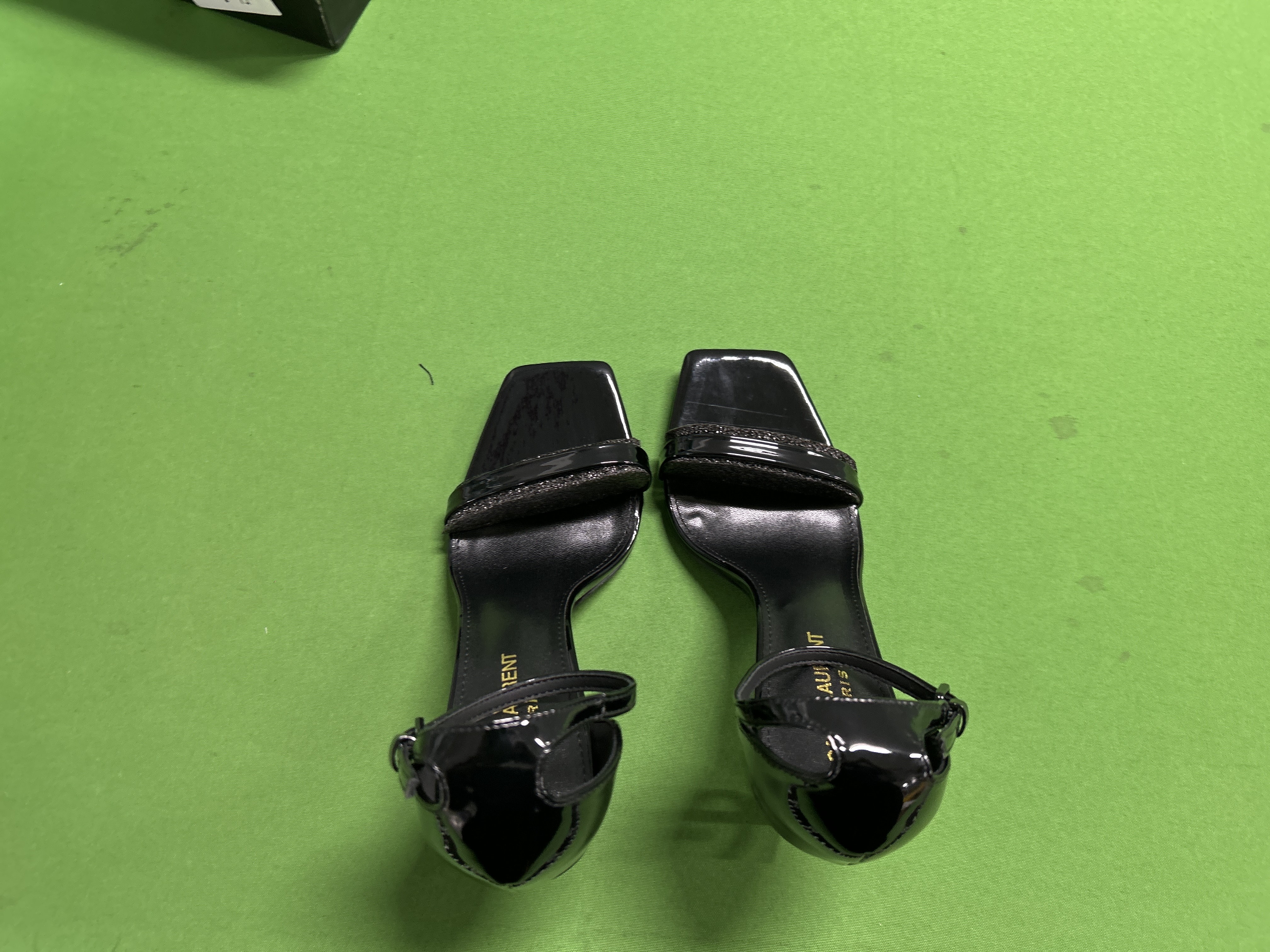 Foto QC 3 de Saint Laurent Opyum Patent Leather Sandals Gold YSL Heel