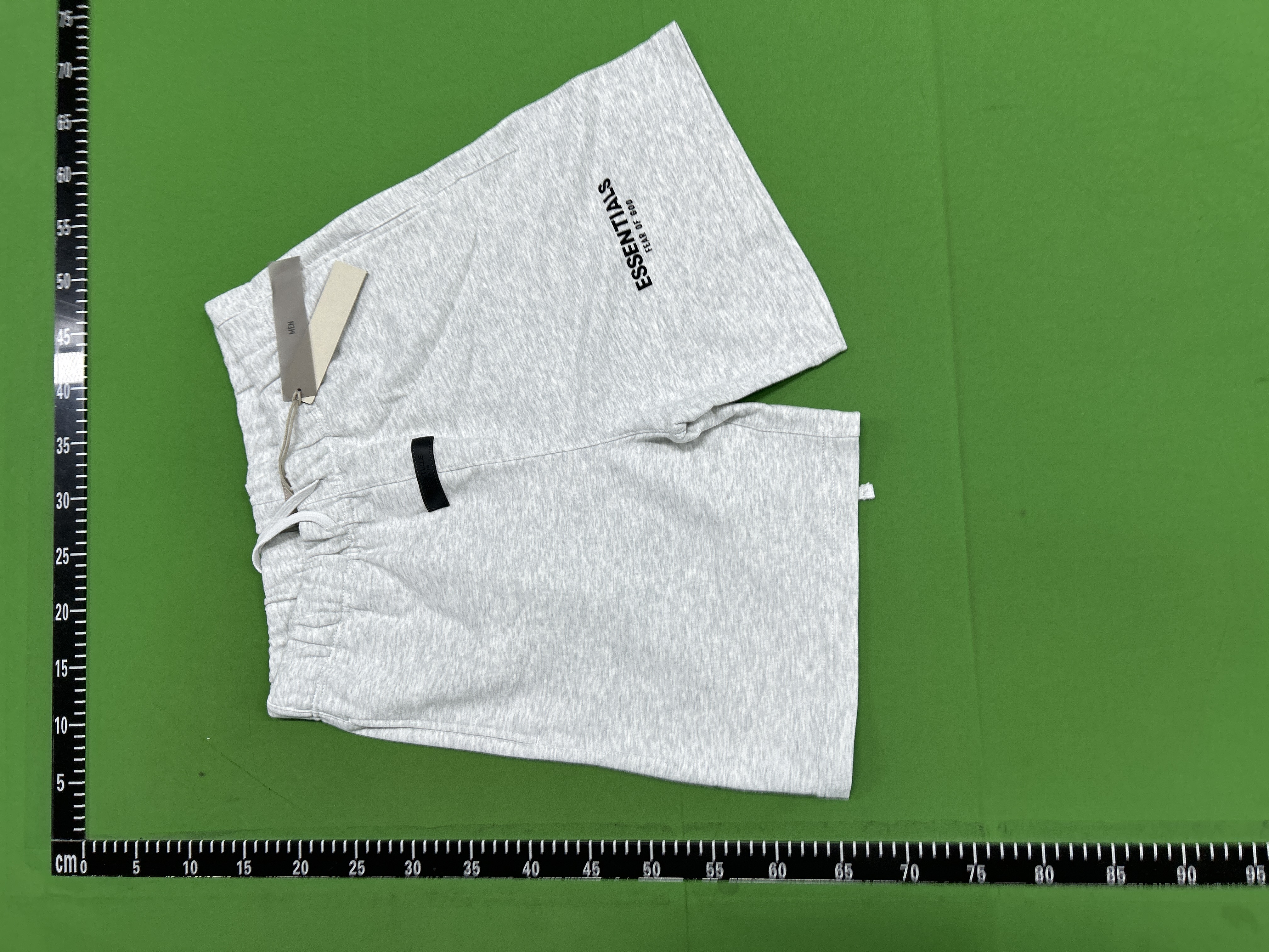 Foto QC 6 de Fear of God Essentials Sweat Shorts Flocked Logo Heather Grey
